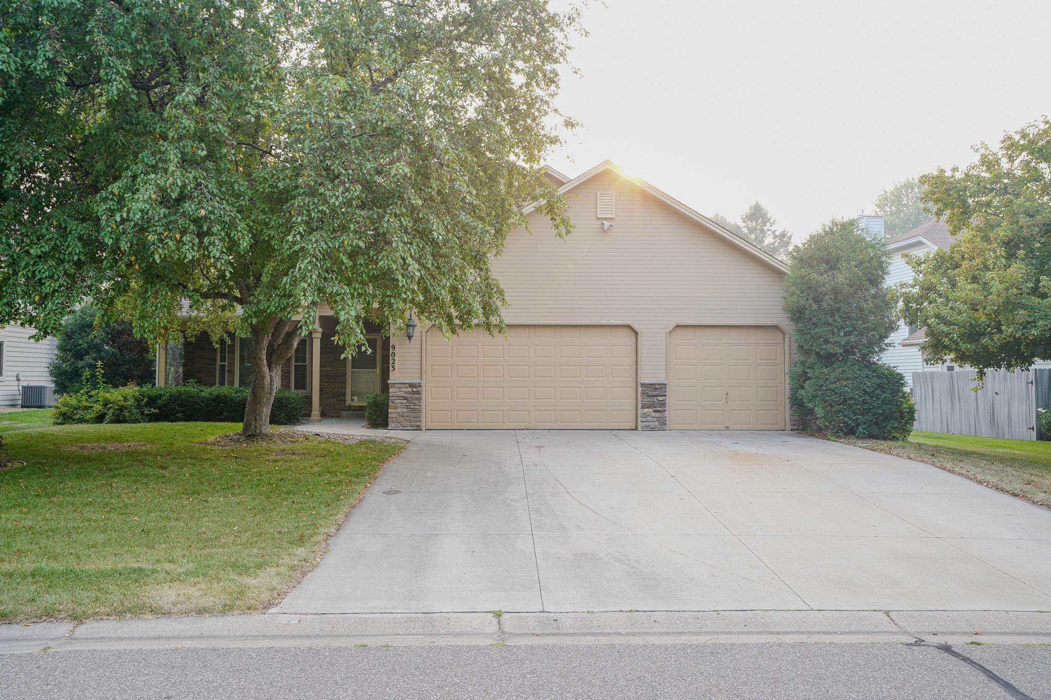 2nd image of 9023 Nantwick Rdg, Brooklyn Park, MN 55443 | MLS# 7072704