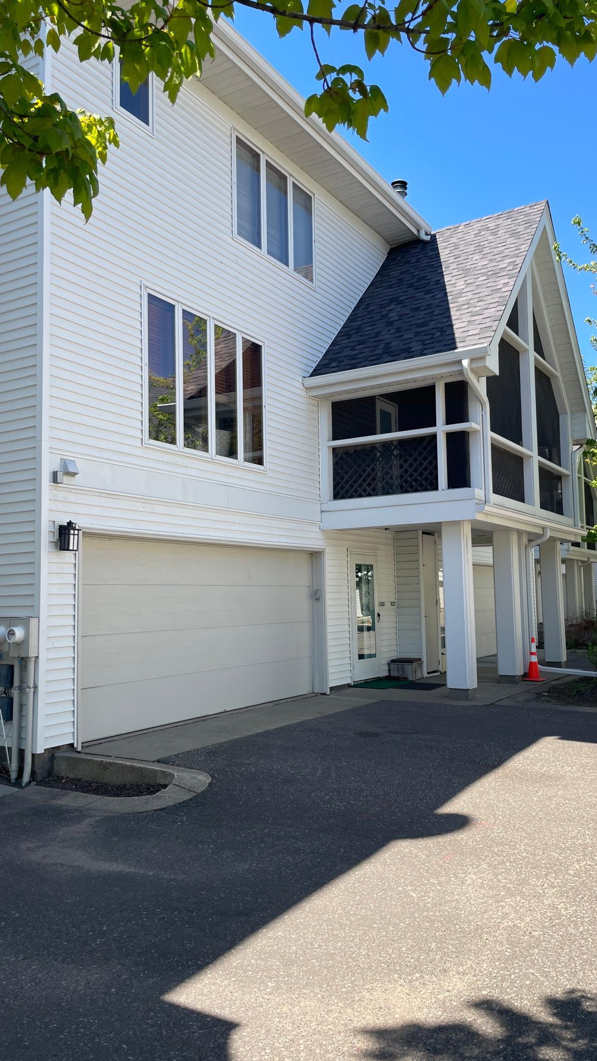 1st image of 930 Dartmouth Pl Se, Minneapolis, MN 55414 | MLS# 7073458