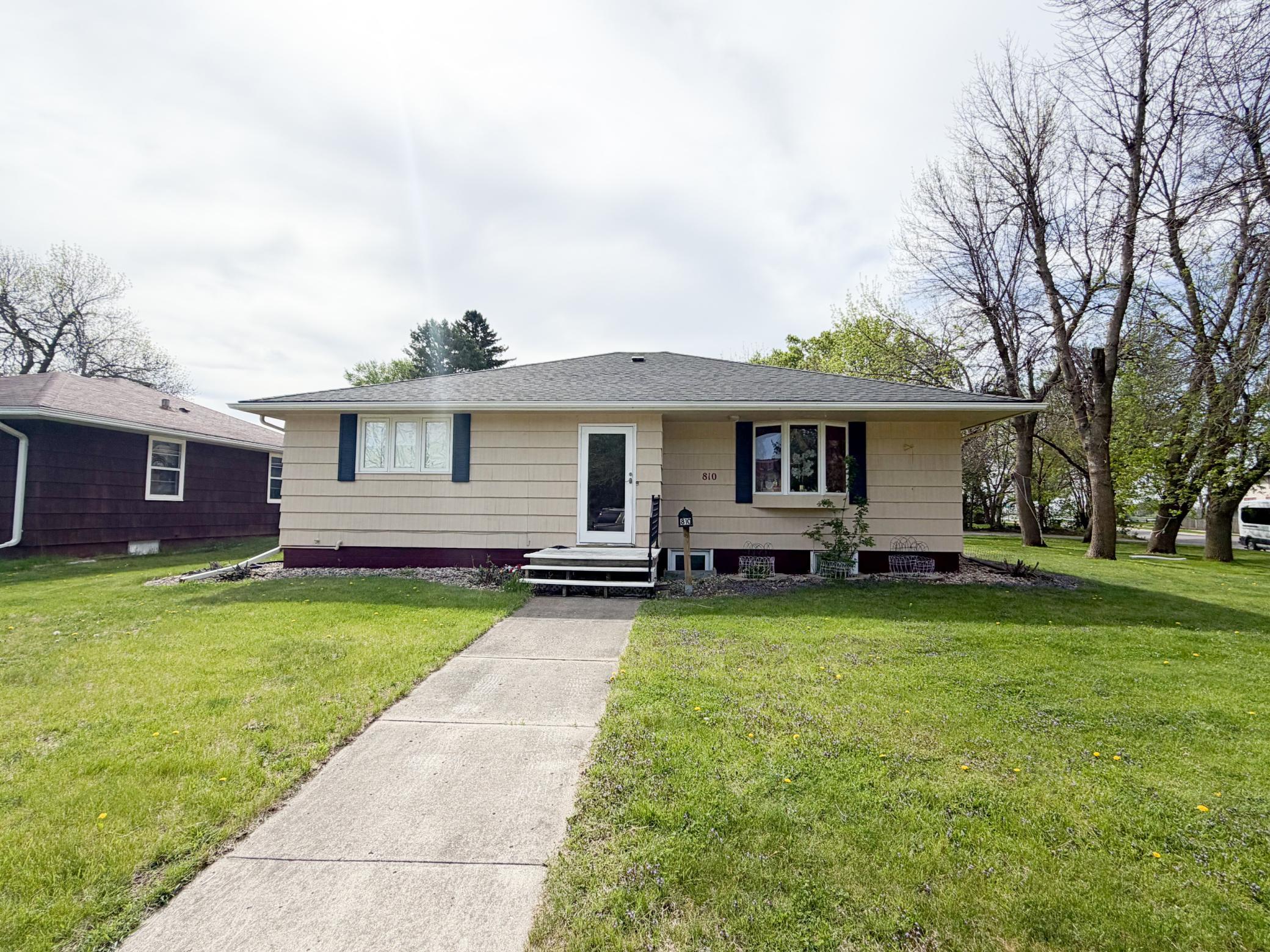Homes for sale in Worthington, MN | 810 8Th Ave, Worthington, MN 56187 | MLS# 7074235