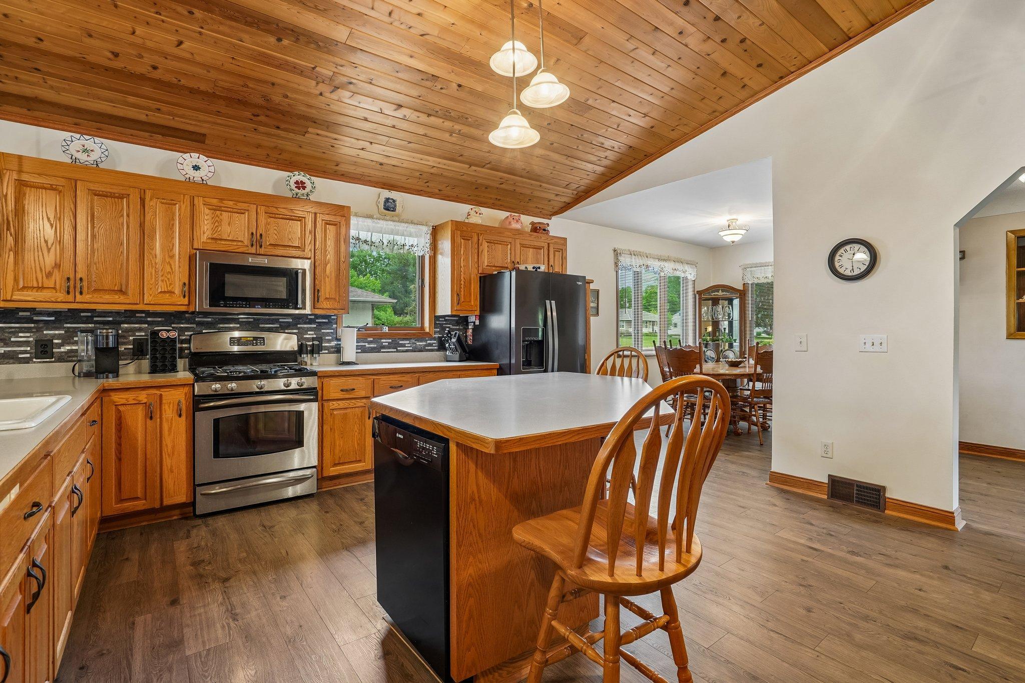 2nd image of 2908 Roosevelt St Ne, Saint Anthony, MN 55418 | MLS# 7074599