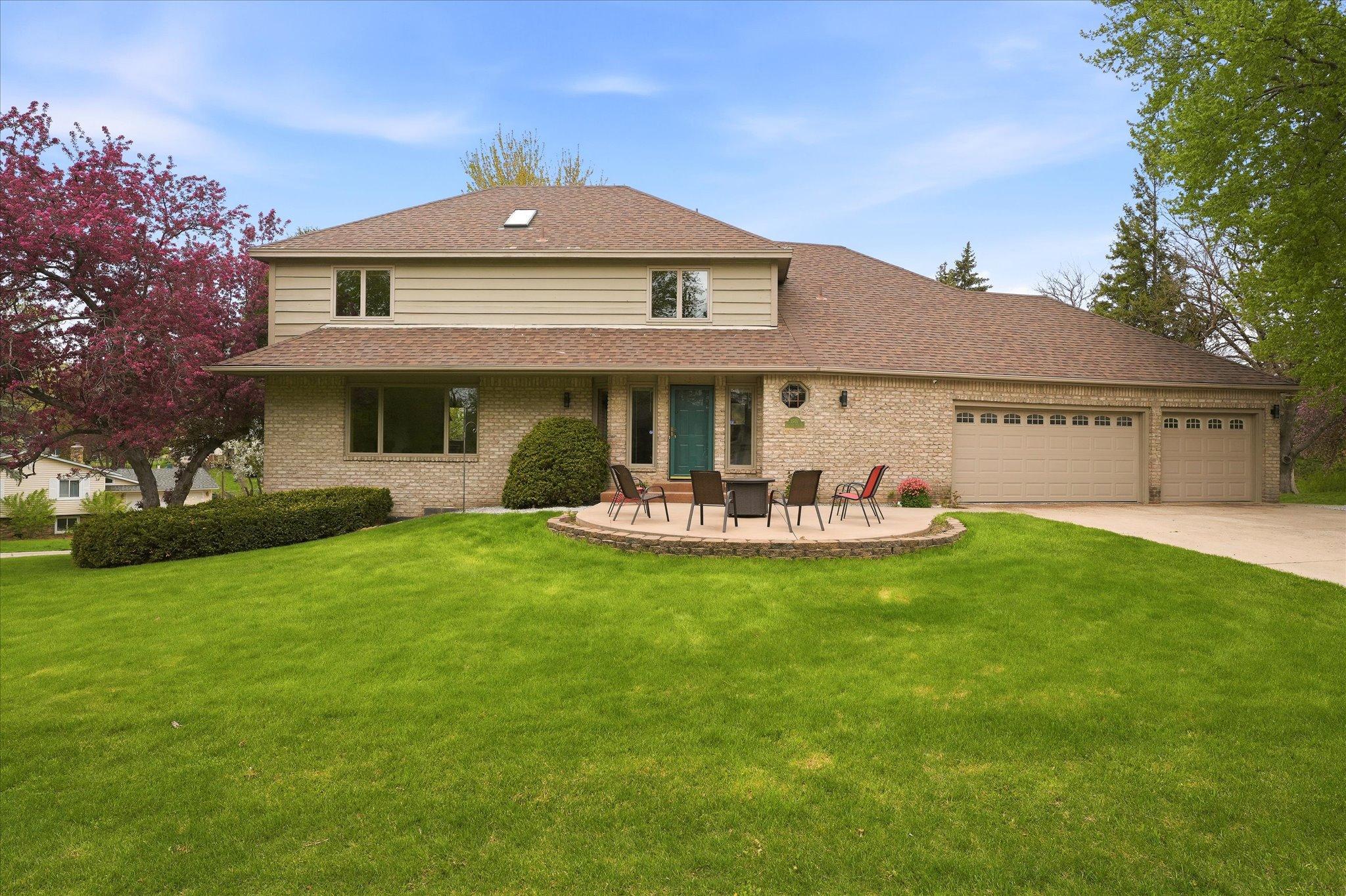Photo 1 of Single family home for sale at 2500 Highland View Ave S, Burnsville, MN 55337 | MLS# 7074968 | Listing updated on 2026-09-01