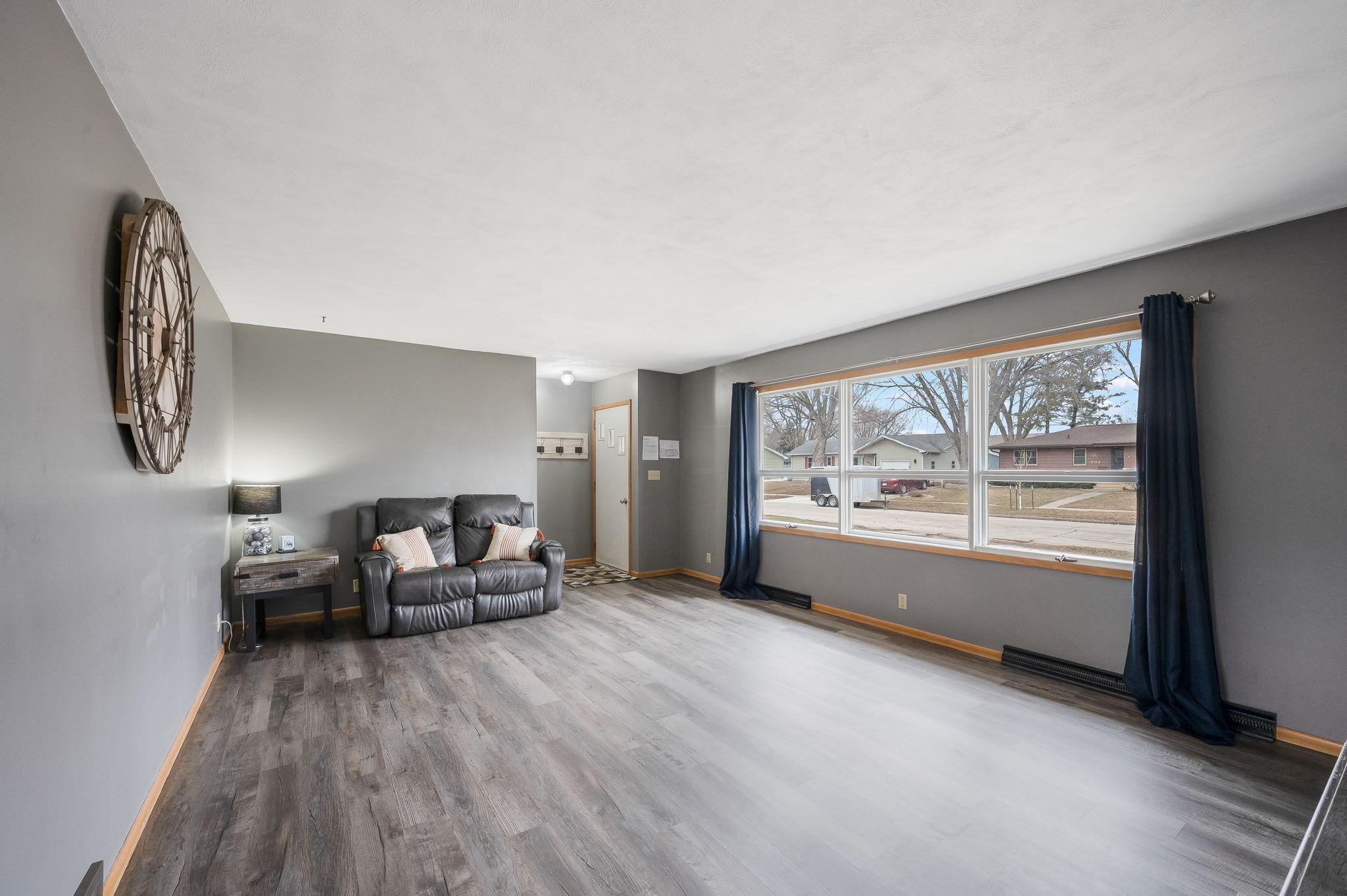 4th image of 704 Washington Ave, Fairmont, MN 56031 | MLS# 7075582