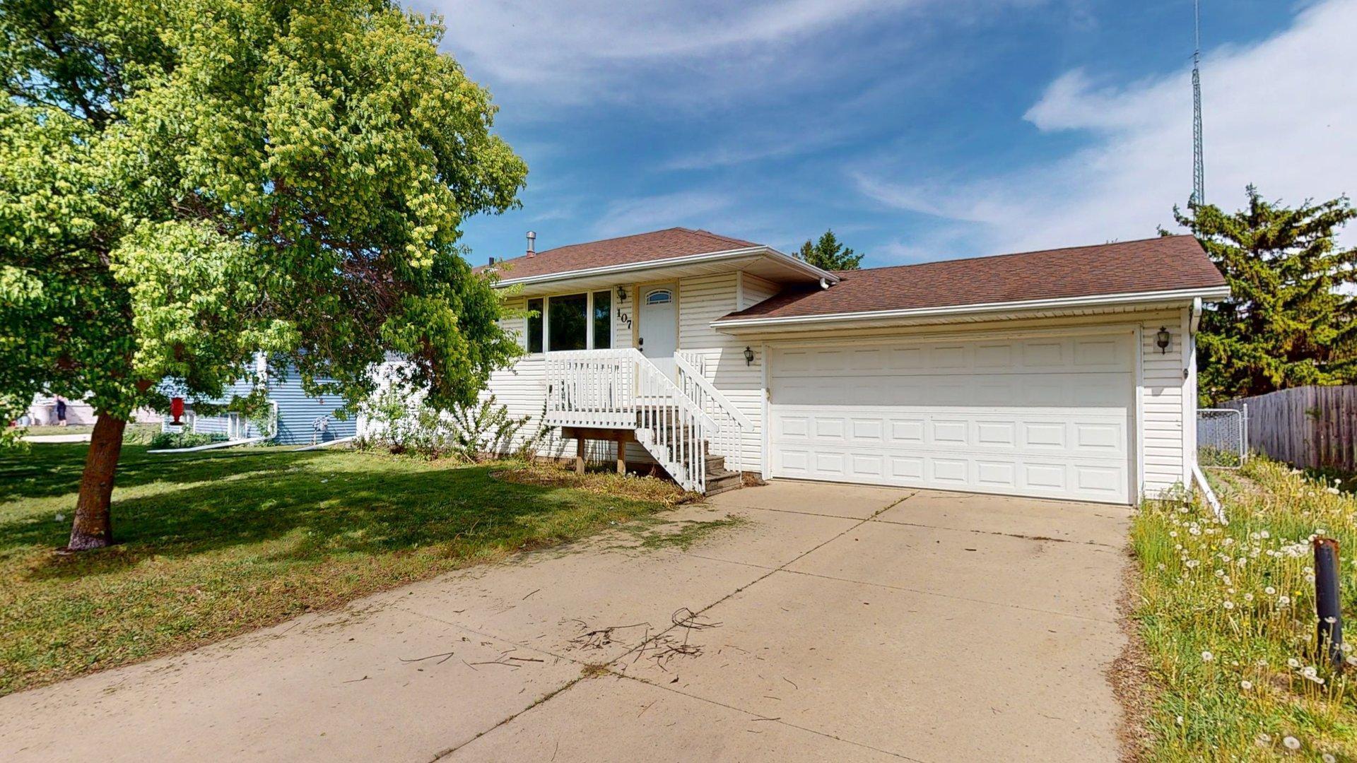 Homes for sale in Dodge Center, MN | 107 9th Ave Ne, Dodge Center, MN 55927 | MLS# 7075635
