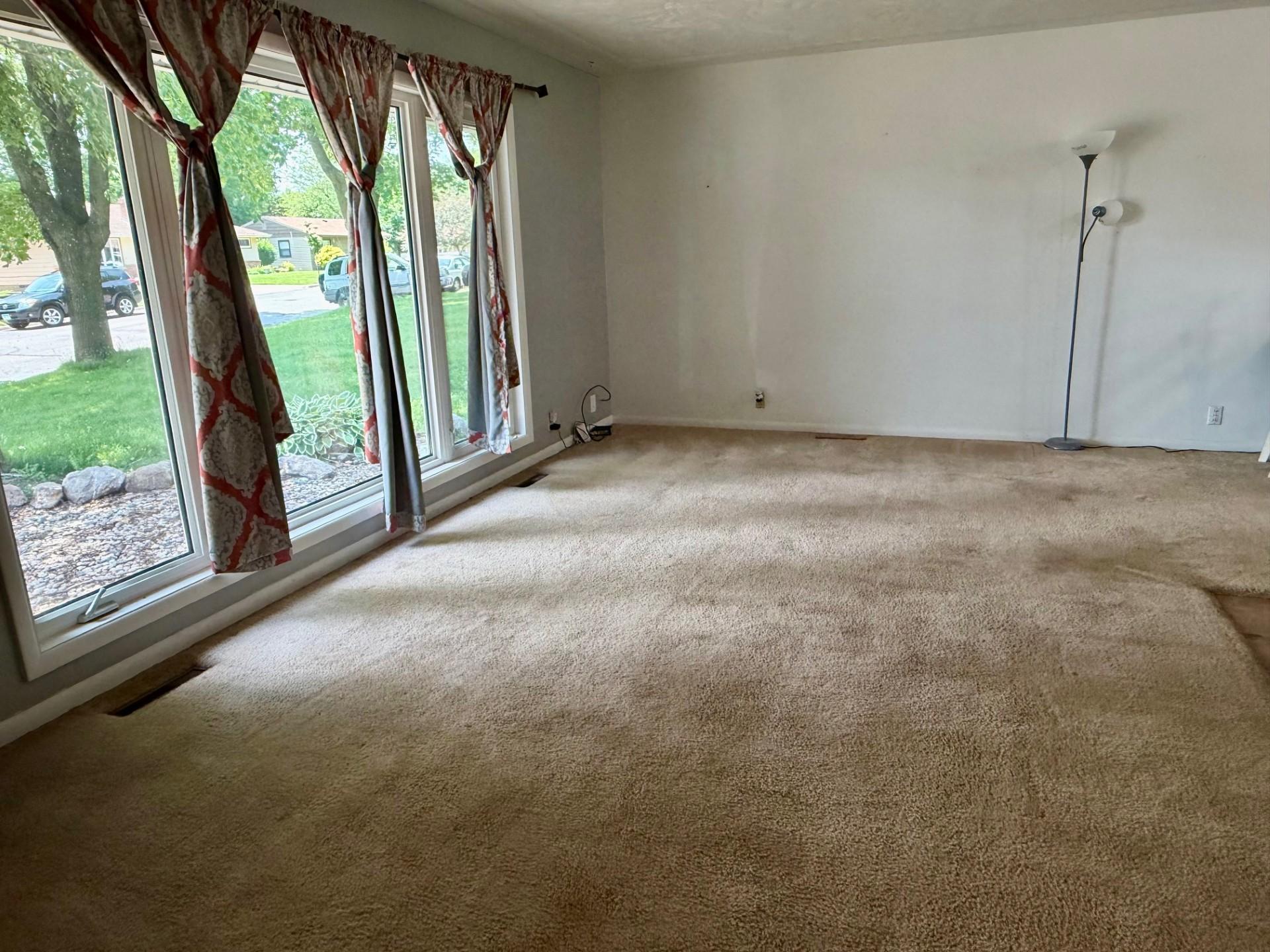 3rd image of 406 Olander St, Worthington, MN 56187 | MLS# 7076174