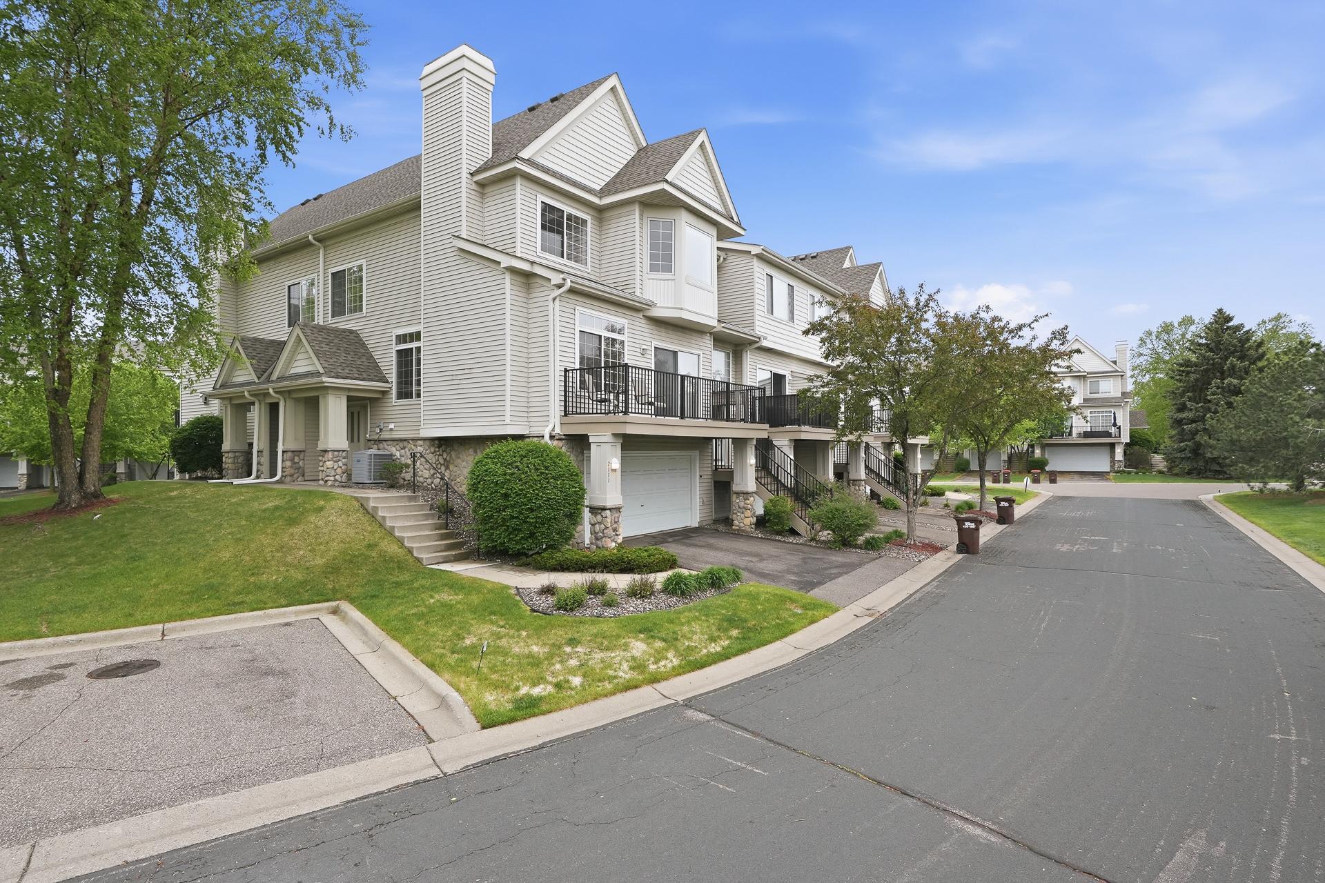 3rd image of 2111 Eagle Trace Ln, Saint Paul, MN 55129 | MLS# 7076259