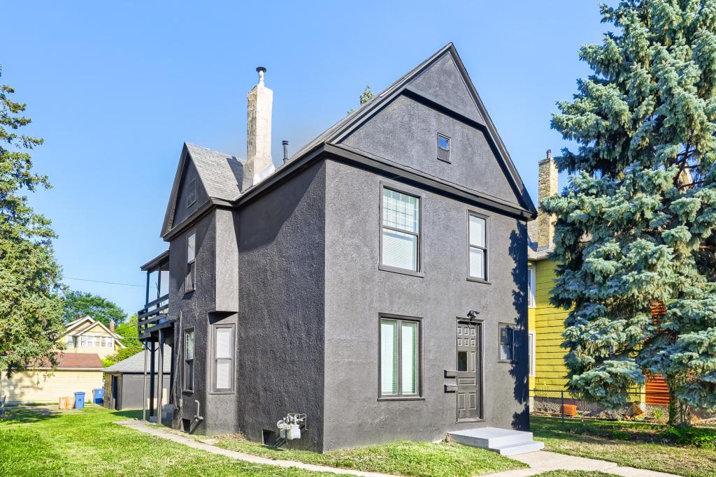 2nd image of 2631 Girard Ave N, Minneapolis, MN 55411 | MLS# 7076431