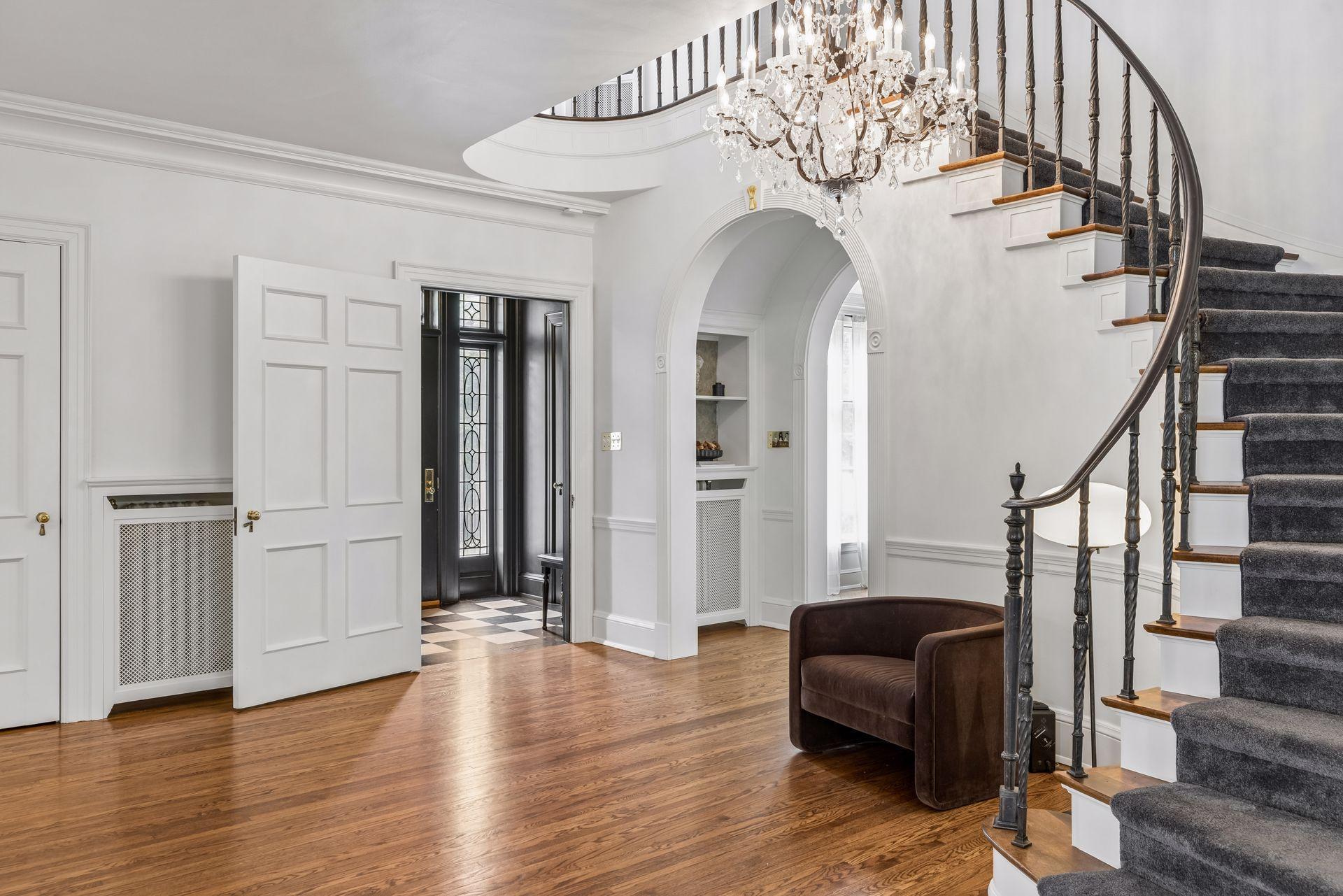 3rd image of 1122 Mount Curve Ave, Minneapolis, MN 55403 | MLS# 7076602