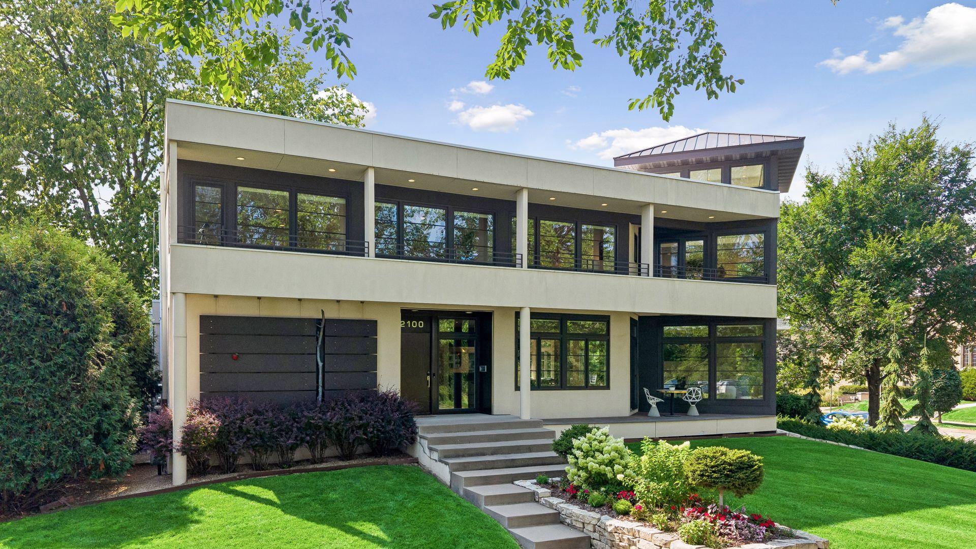 1st image of 2100 W Lake Of The Isles Pkwy, Minneapolis, MN 55405 | MLS# 7076915