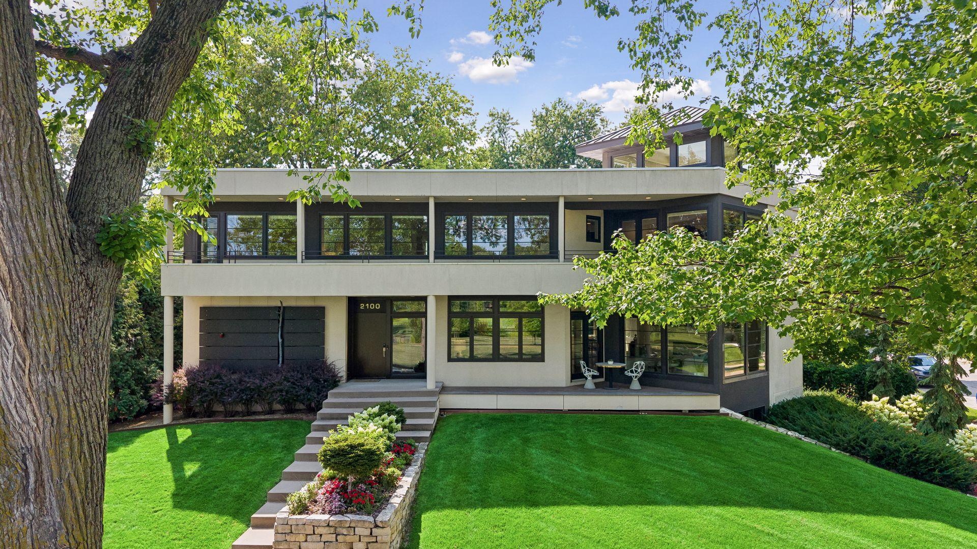 3rd image of 2100 W Lake Of The Isles Pkwy, Minneapolis, MN 55405 | MLS# 7076915