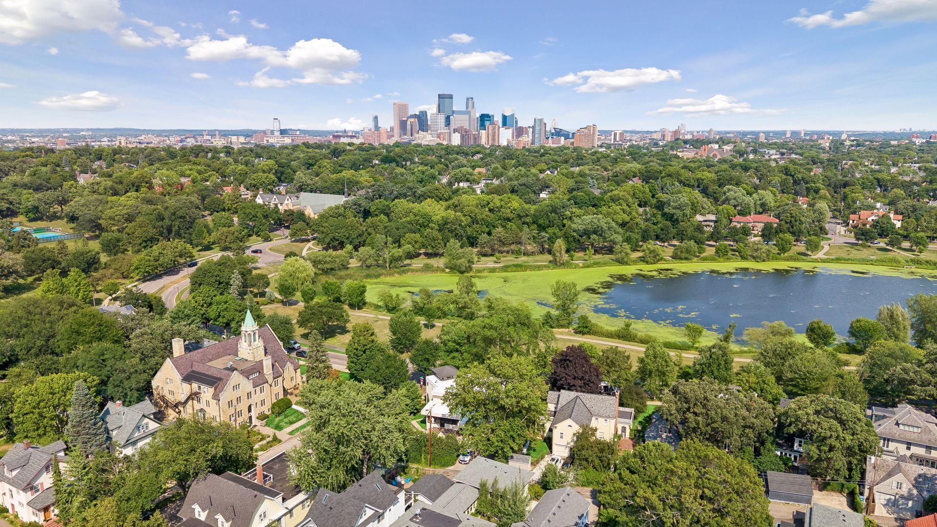 4th image of 2100 W Lake Of The Isles Pkwy, Minneapolis, MN 55405 | MLS# 7076915