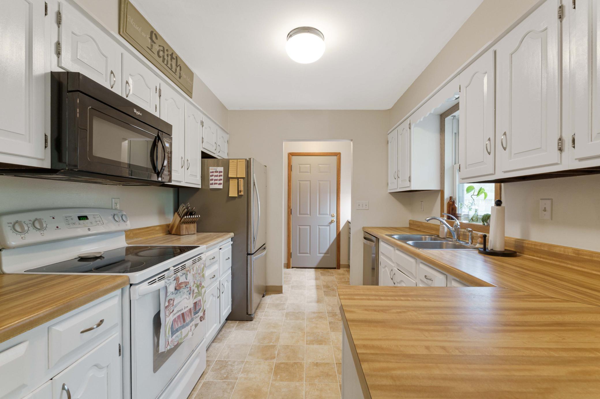 4th image of 533 Maple Ln, Moorhead, MN 56560 | MLS# 7077931