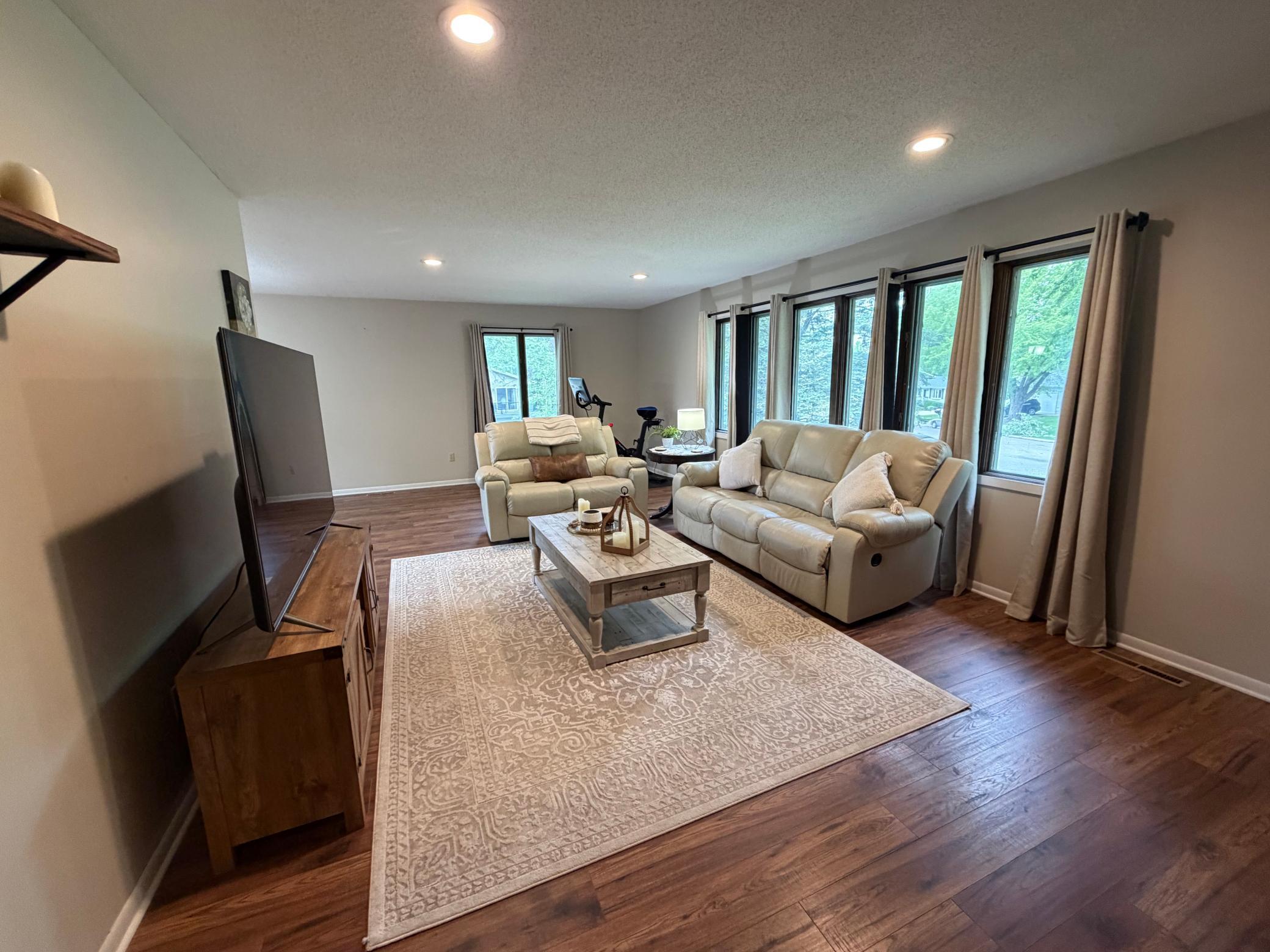 3rd image of 1609 Gateway Dr, Albert Lea, MN 56007 | MLS# 7078145