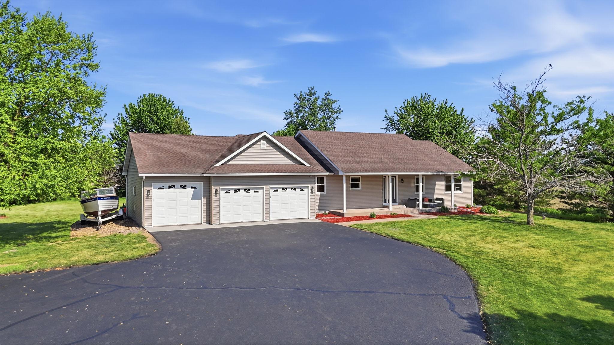 Homes for sale in Roberts, WI | 545 Kreuziger Rd, Roberts, WI 54023 | MLS# 7078811