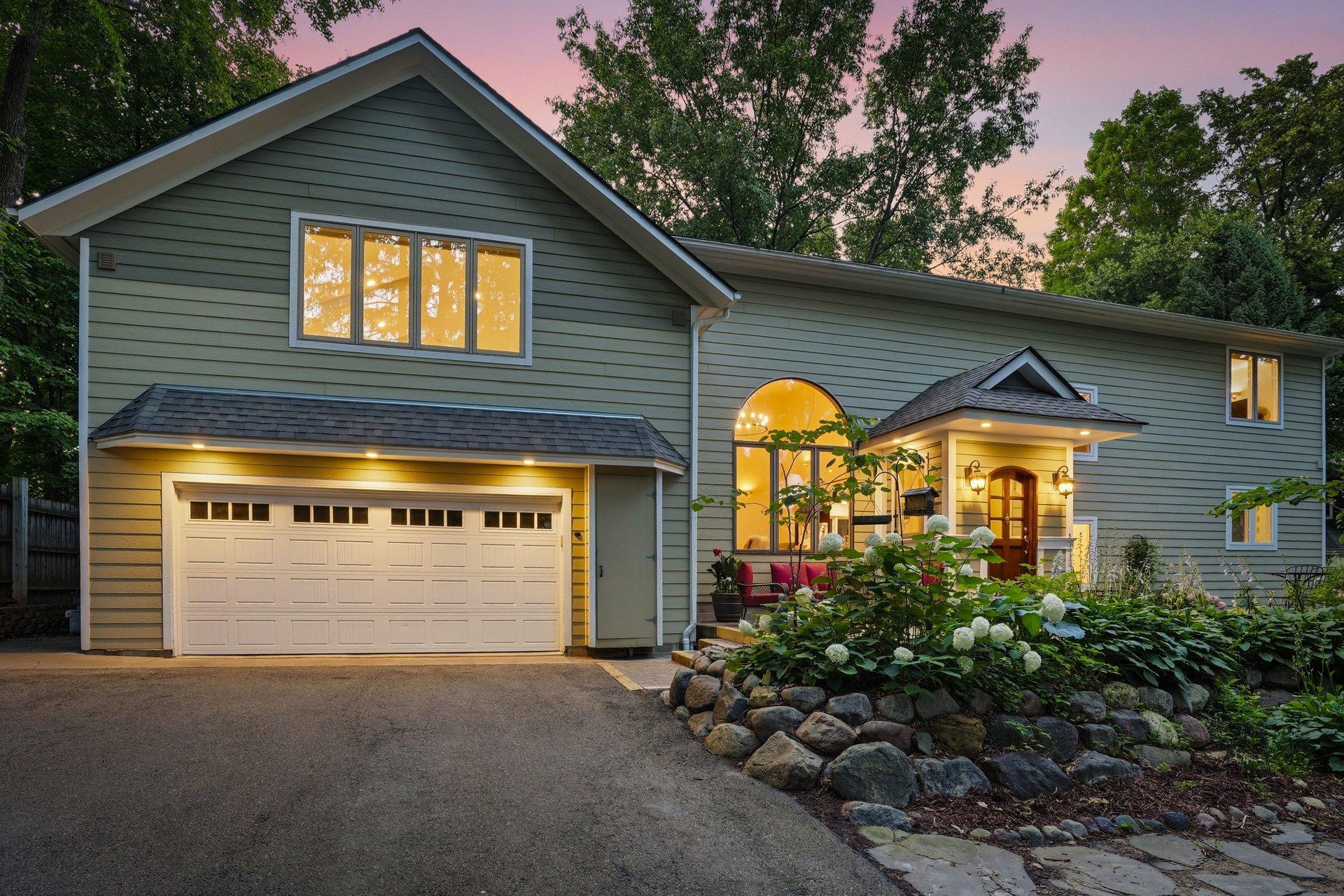 3rd image of 220 Frontier Ct, Chanhassen, MN 55317 | MLS# 7079274