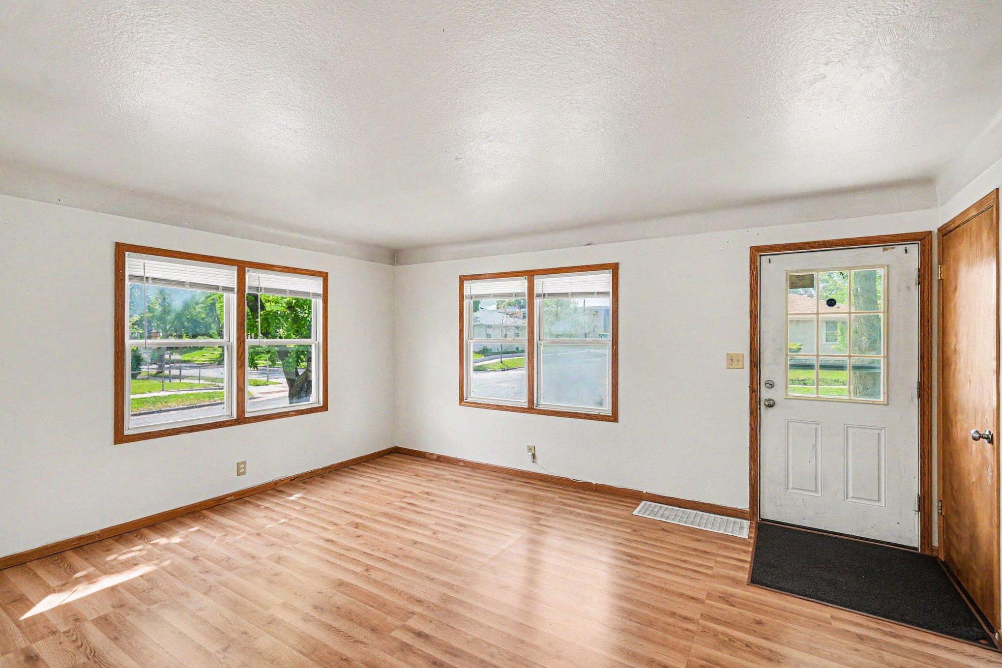 2nd image of 1175 Cook Ave E, Saint Paul, MN 55106 | MLS# 7079570