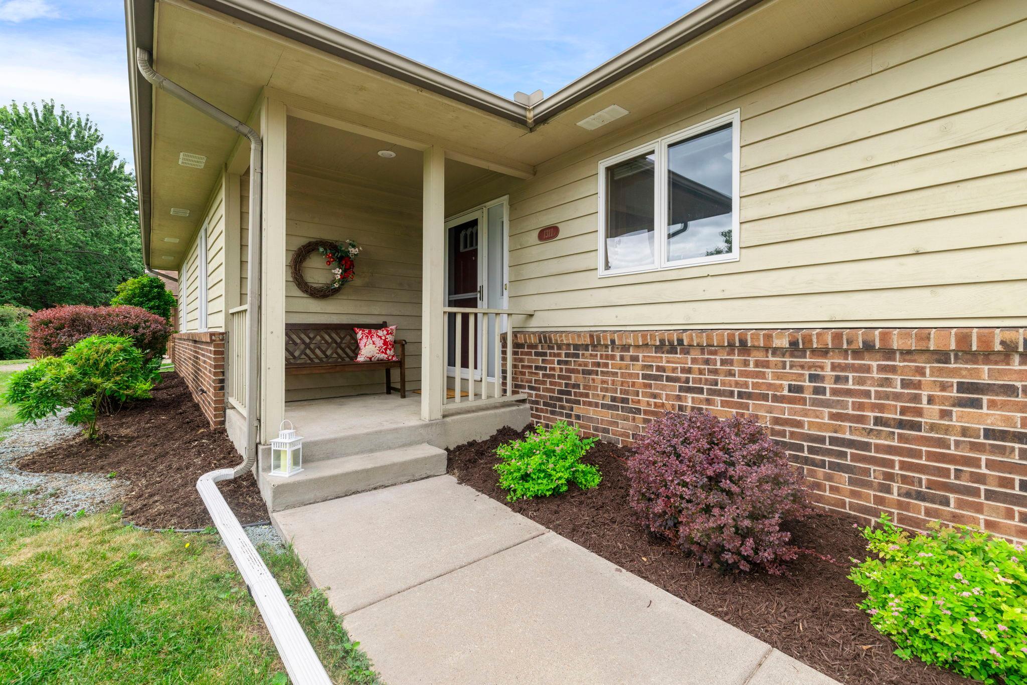 3rd image of 1311 Marthaler Ln, Saint Paul, MN 55118 | MLS# 7079690