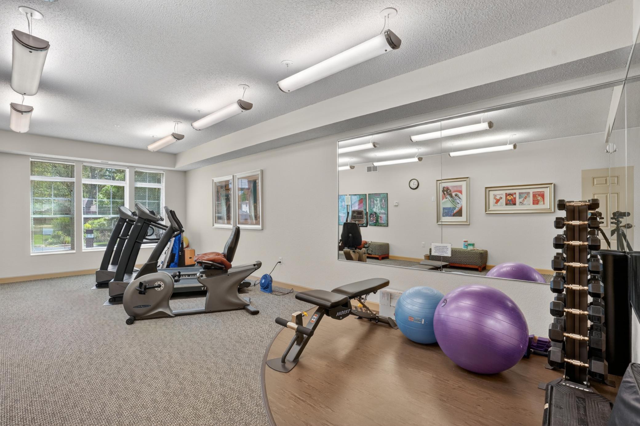 2nd image of 935 Ferndale St N, Saint Paul, MN 55119