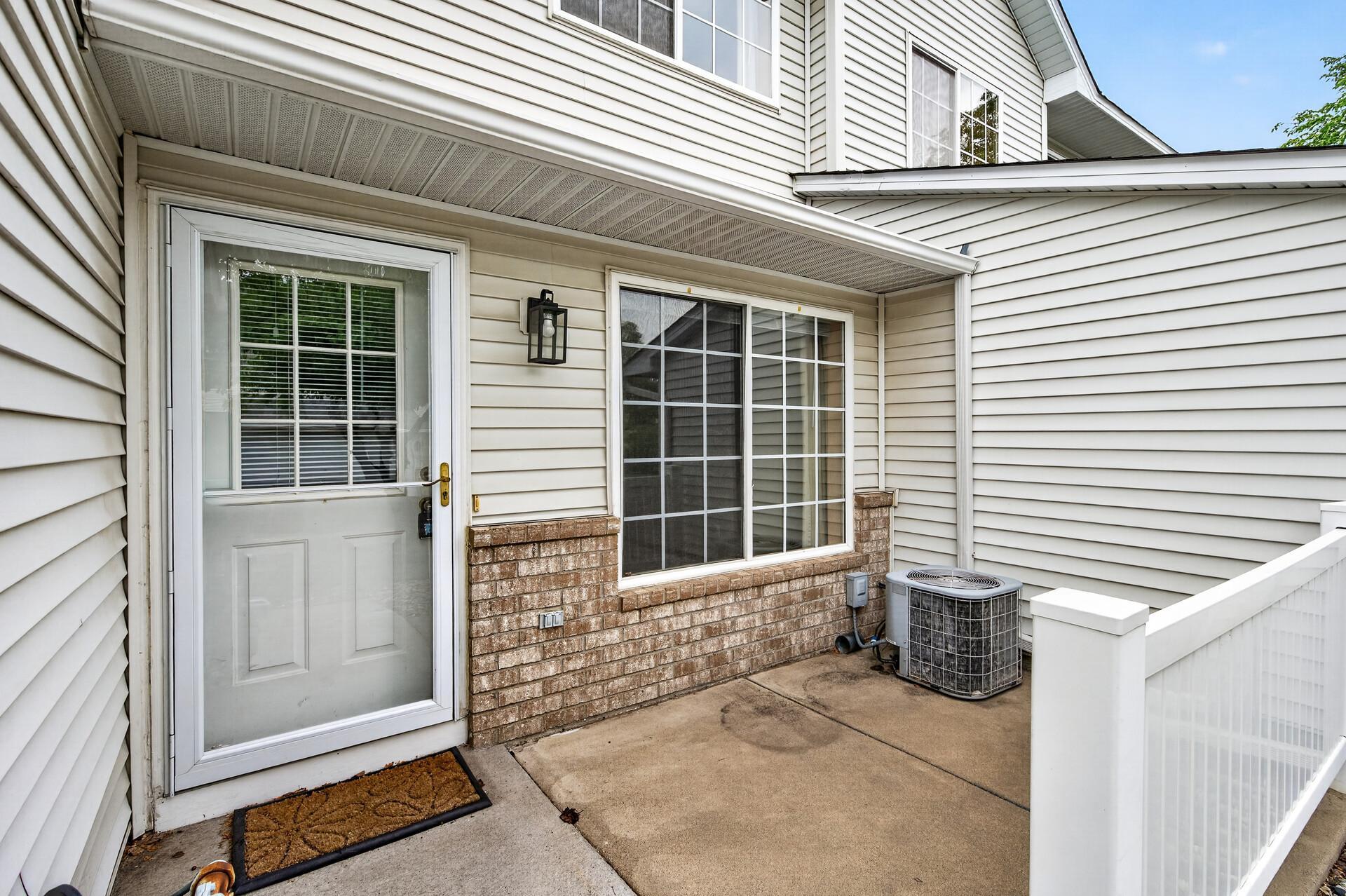 2nd image of 8639 Quarry Ridge Ln #I, Saint Paul, MN 55125 | MLS# 7081690