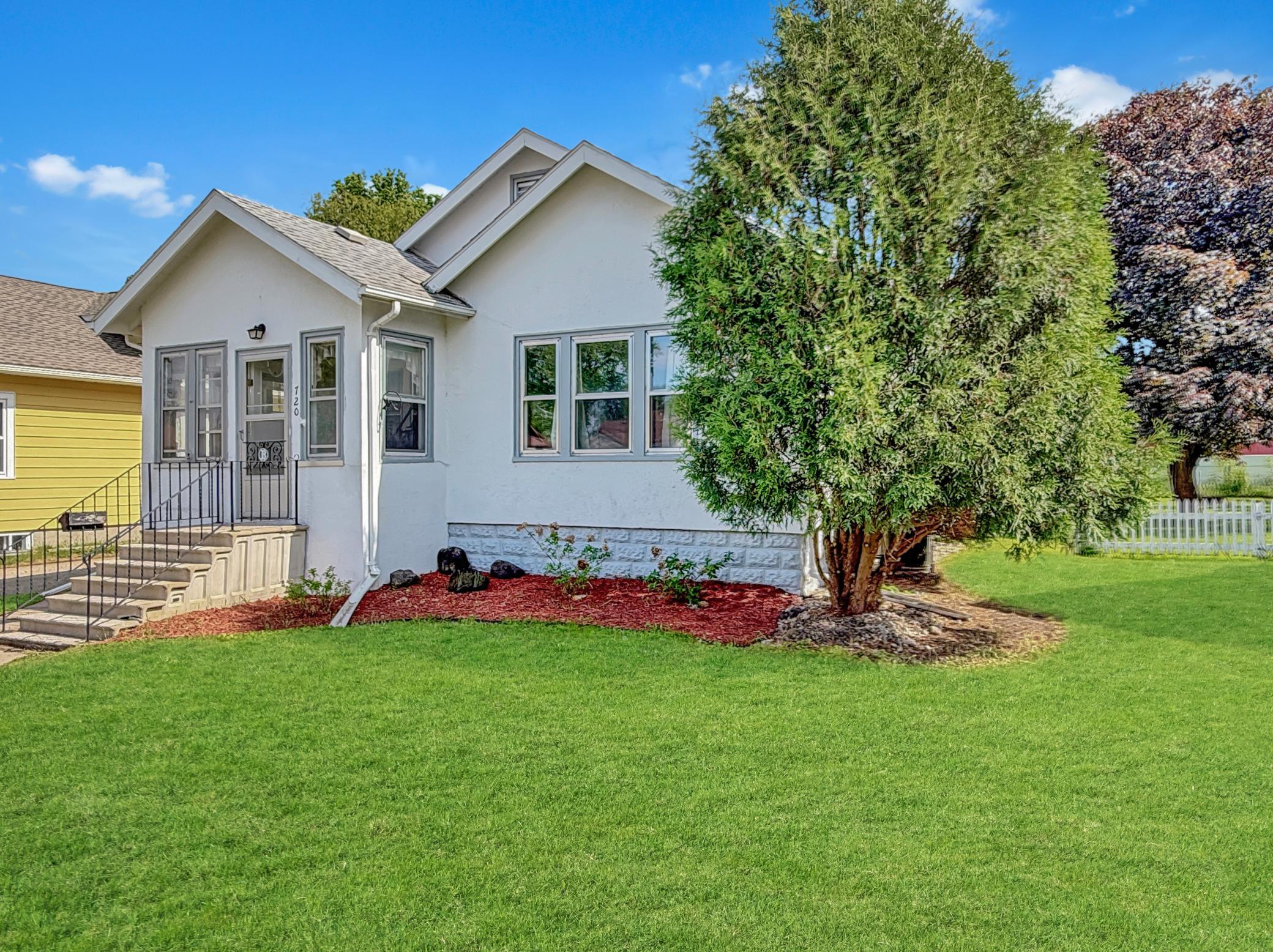 Homes for sale in Fairmont, MN | 720 E 3Rd St, Fairmont, MN 56031 | MLS# 7082853
