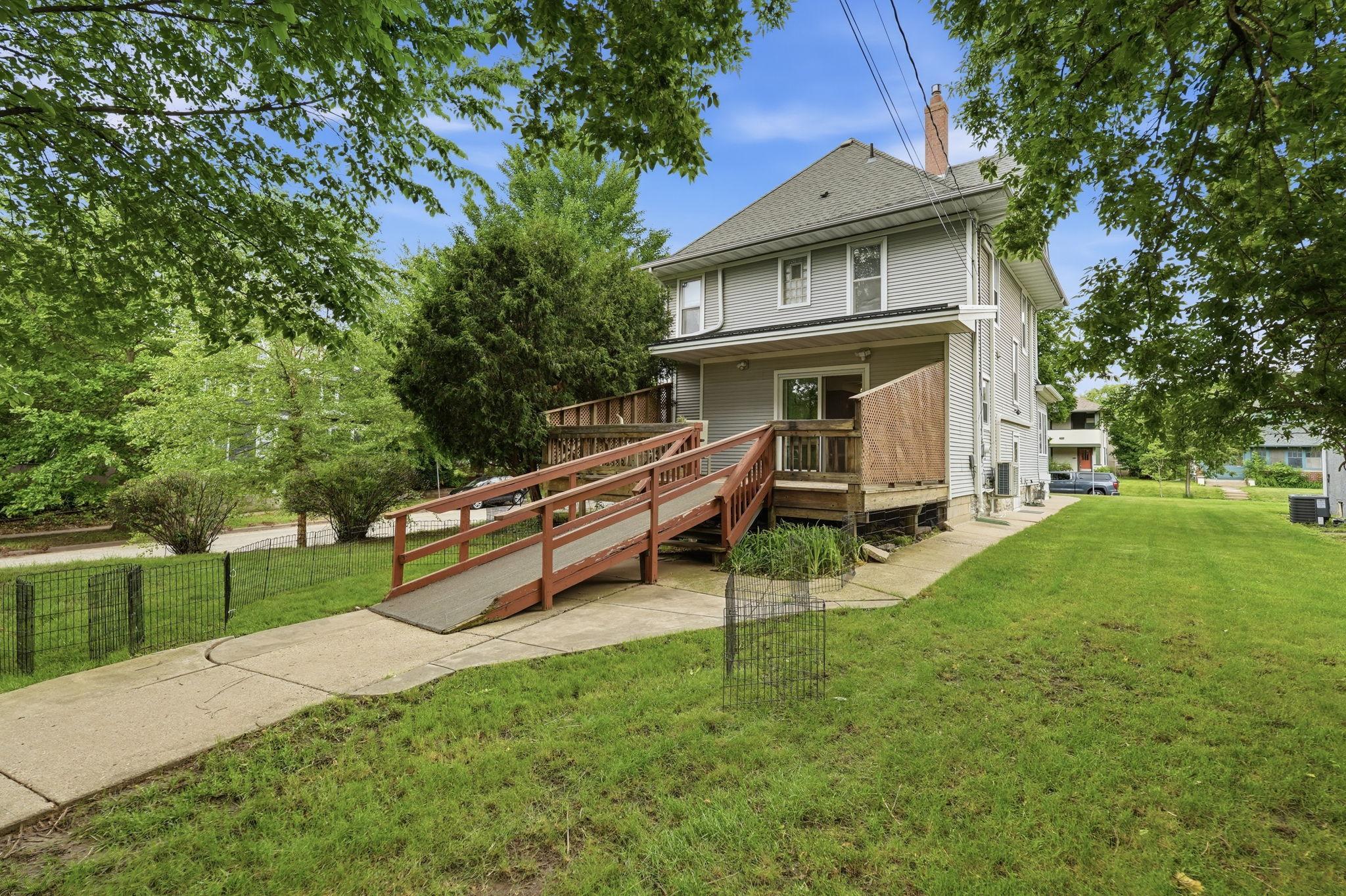 3rd image of 2016 Laurel Ave, Saint Paul, MN 55104 | MLS# 7083436
