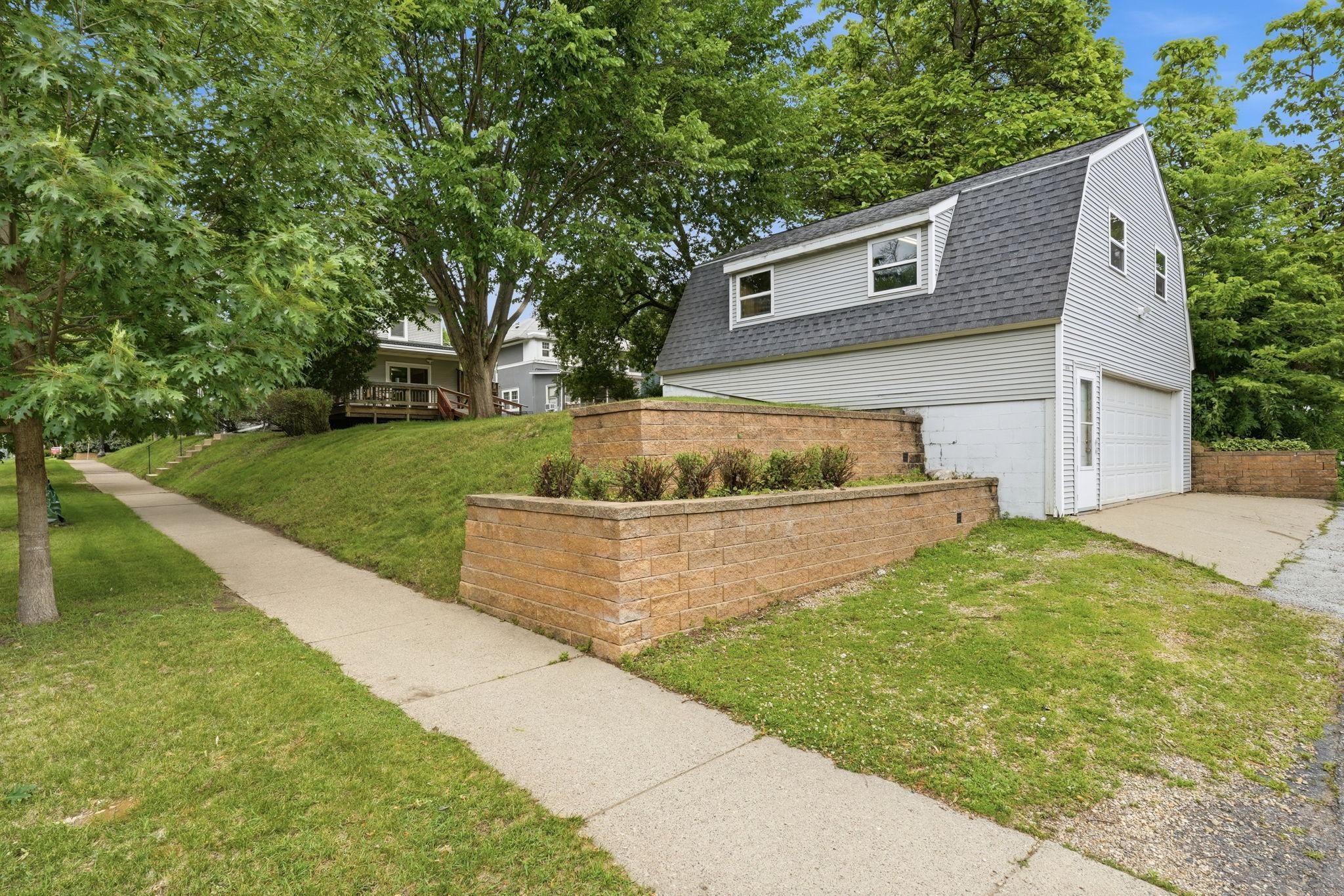27th image of 2016 Laurel Ave, Saint Paul, MN 55104 | MLS# 7083436