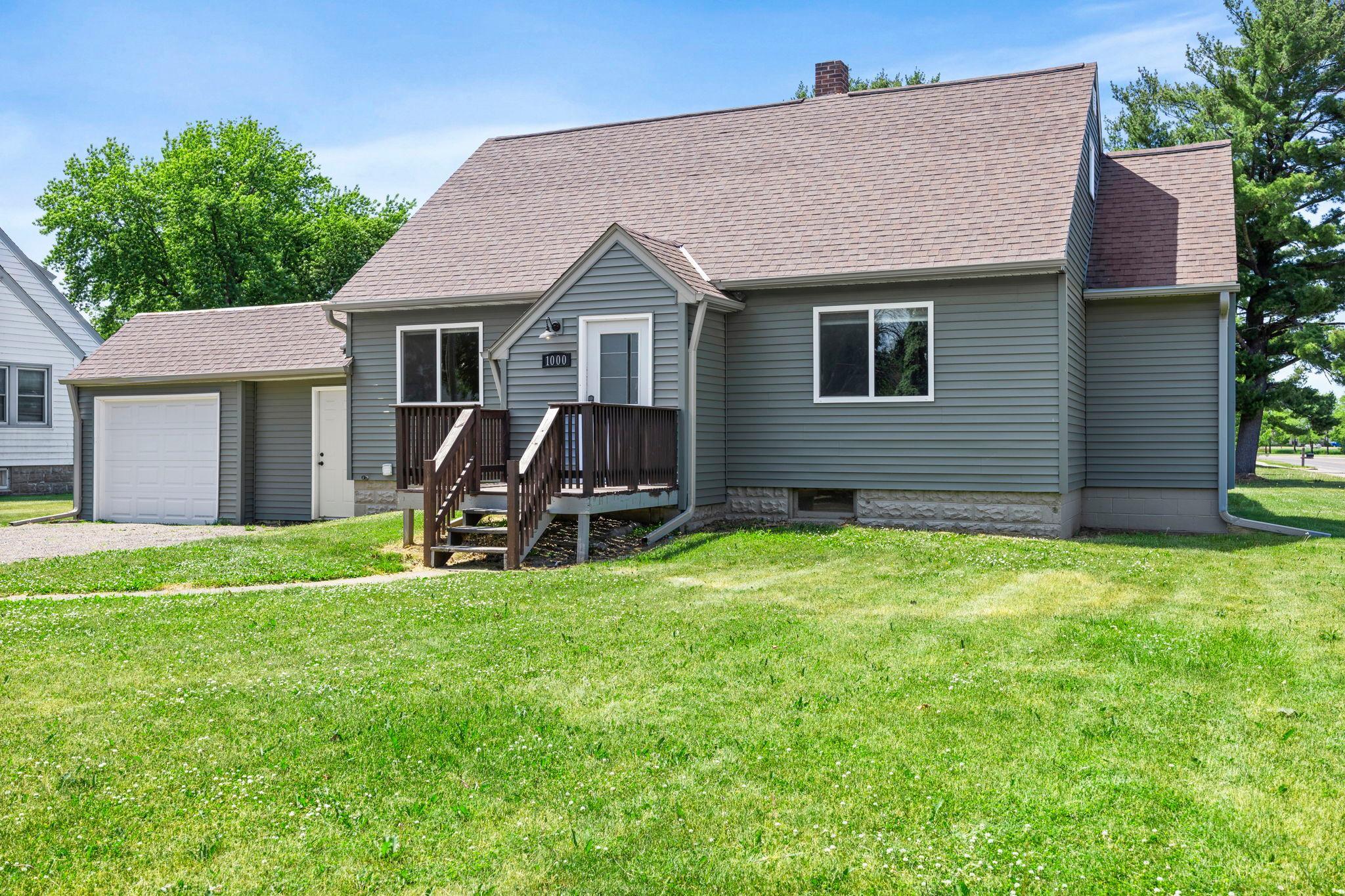 3rd image of 1000 W Lyon Ave, Lake City, MN 55041 | MLS# 7083473
