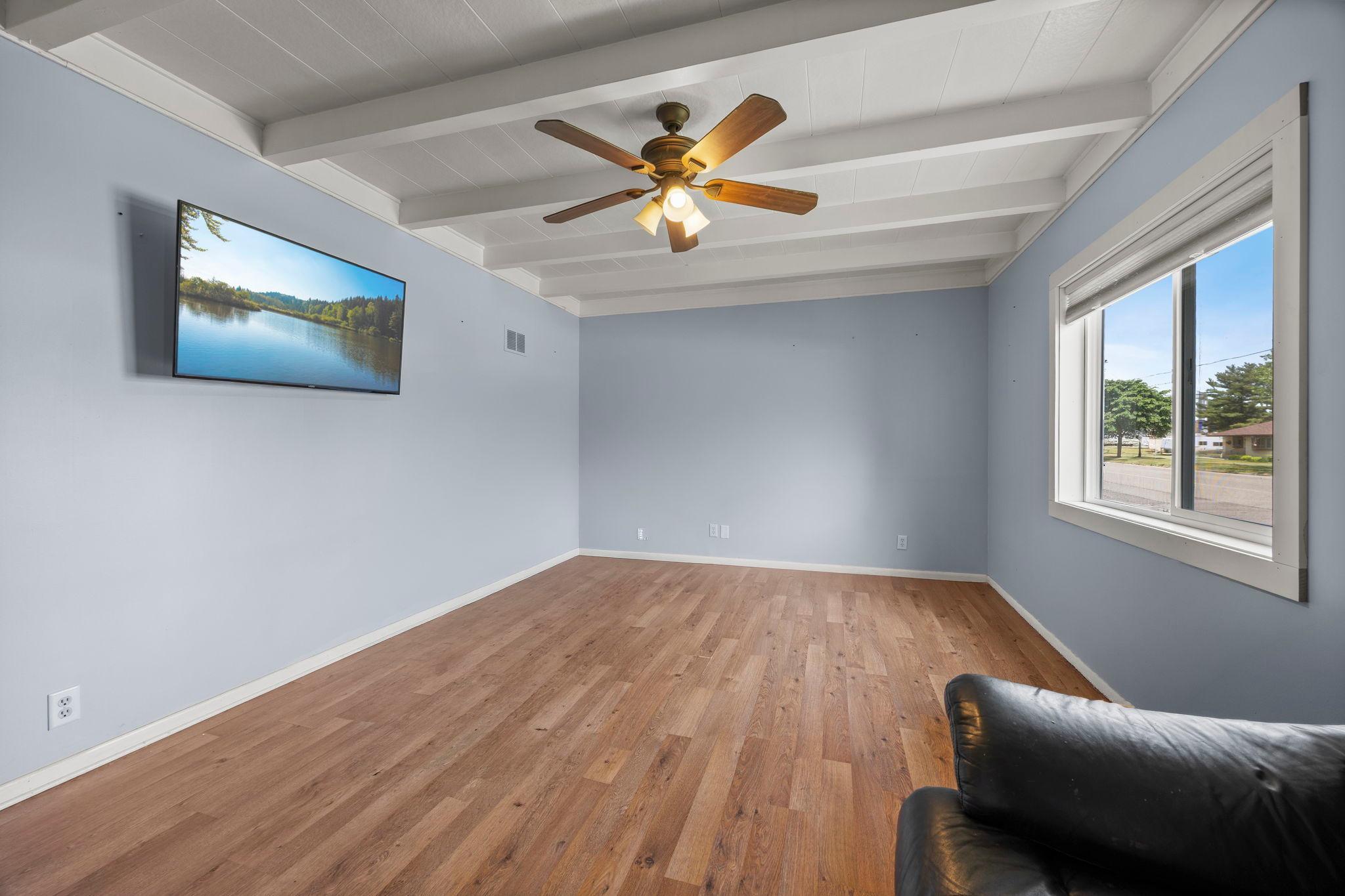 2nd image of 1000 W Lyon Ave, Lake City, MN 55041 | MLS# 7083473