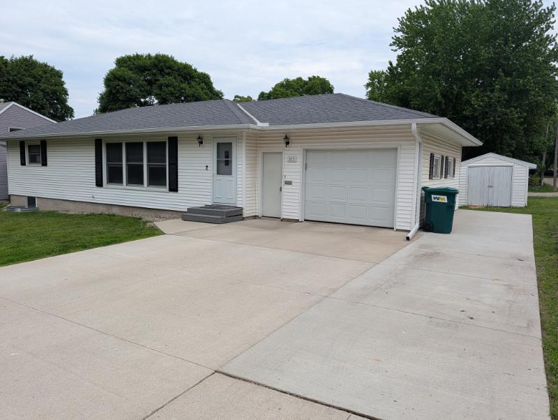 Homes for sale in Wells, MN | 377 1st St Sw, Wells, MN 56097 | MLS# 7083733