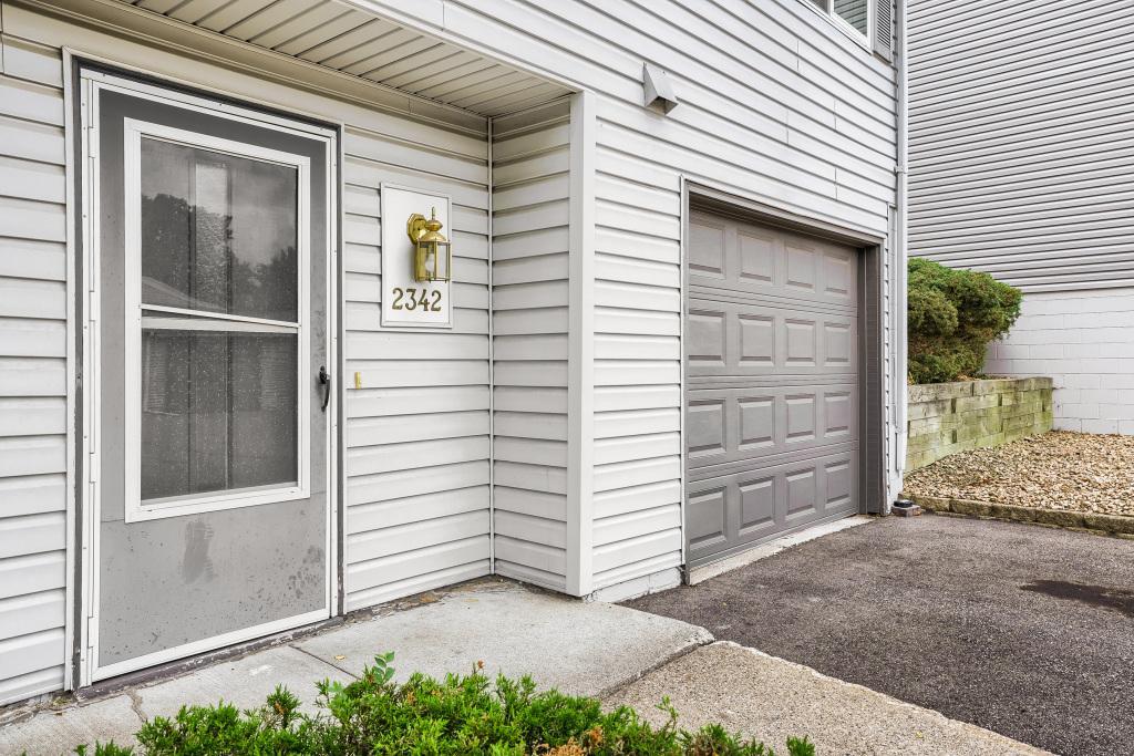 2nd image of 2342 Dorland Pl E, Maplewood, MN 55119 | MLS# 7084110