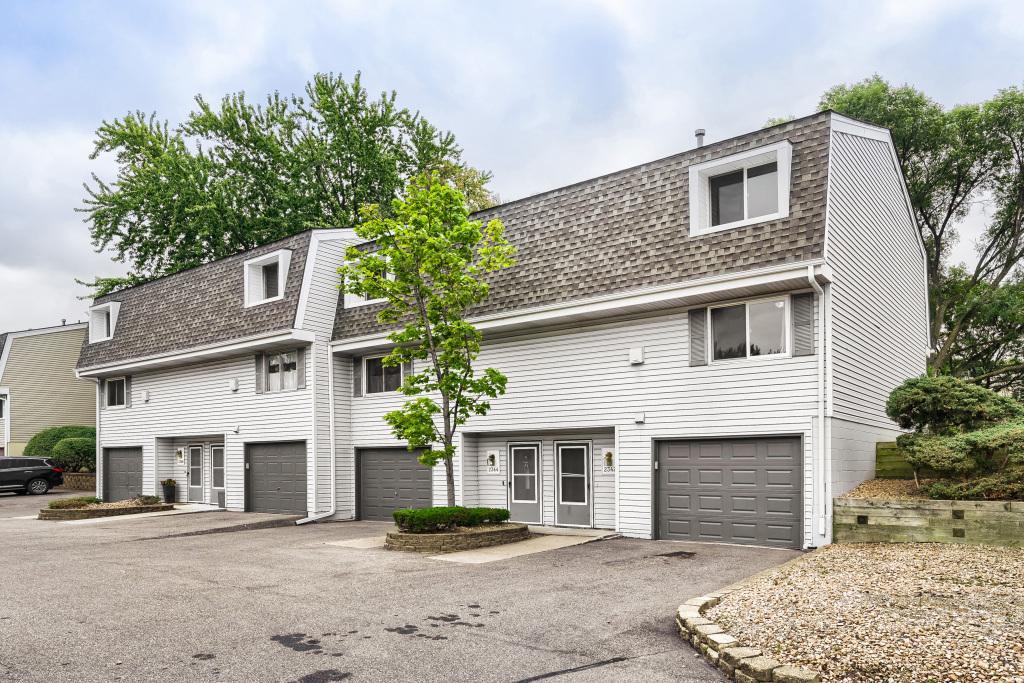1st image of 2342 Dorland Pl E, Maplewood, MN 55119 | MLS# 7084110