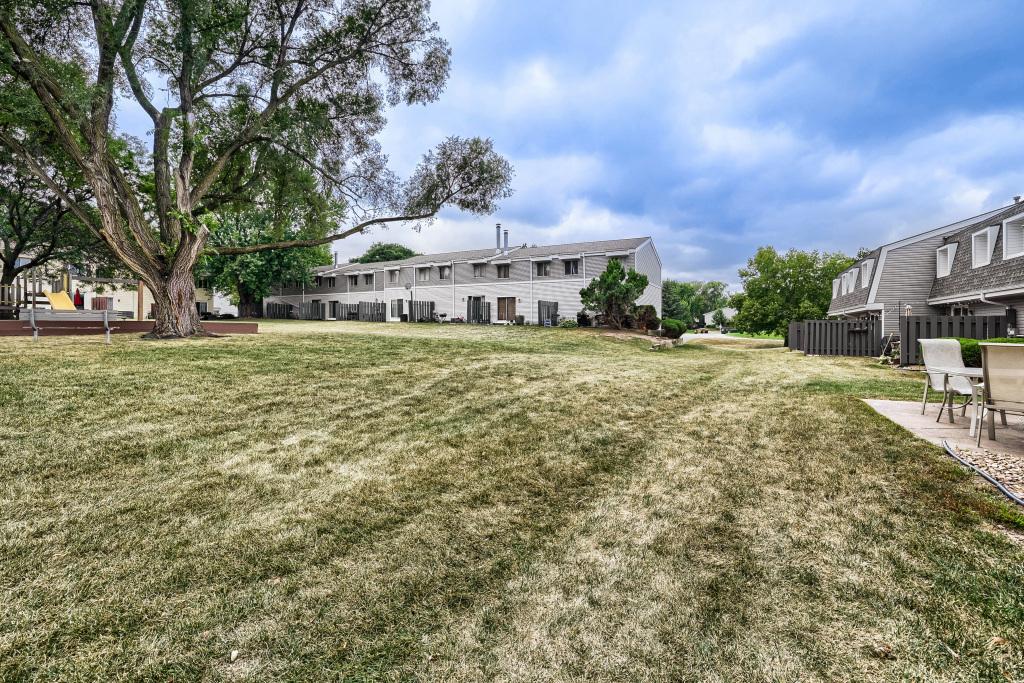 21st image of 2342 Dorland Pl E, Maplewood, MN 55119 | MLS# 7084110