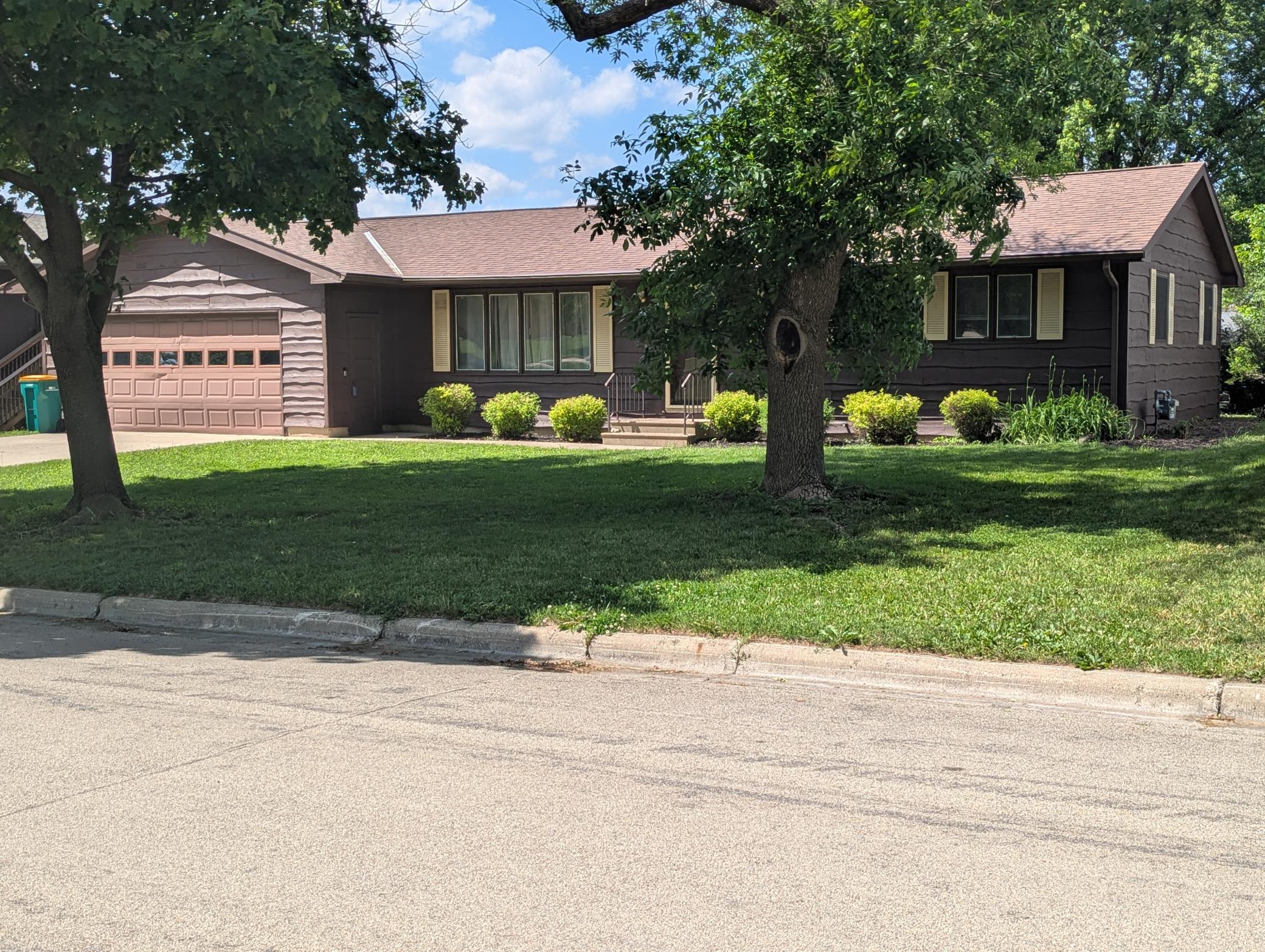 2nd image of 1005 Skylark Ln, Albert Lea, MN 56007 | MLS# 7084455
