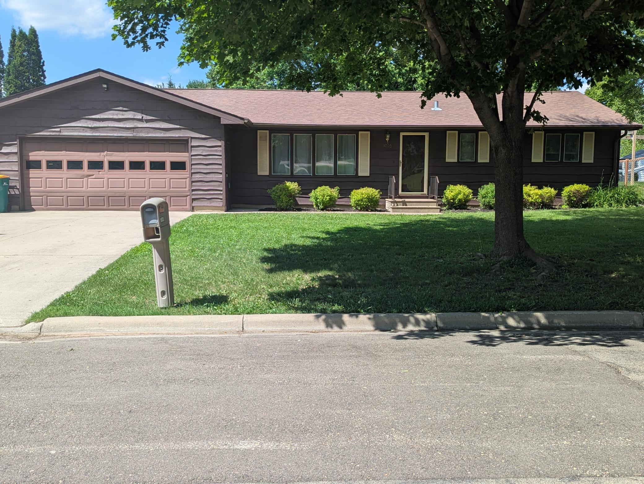 1st image of 1005 Skylark Ln, Albert Lea, MN 56007 | MLS# 7084455