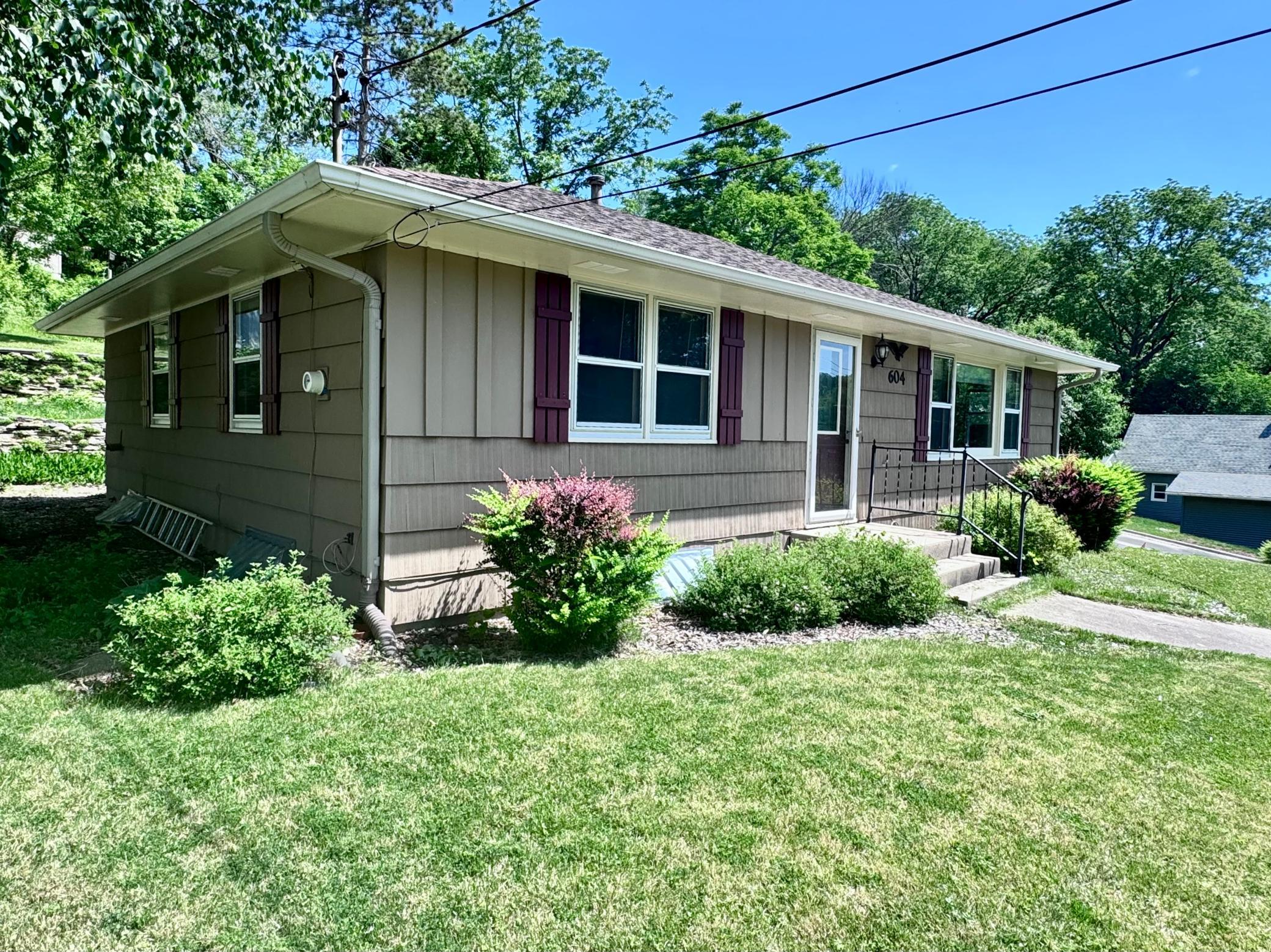 2nd image of 604 Hawthorn St, Red Wing, MN 55066 | MLS# 7084591