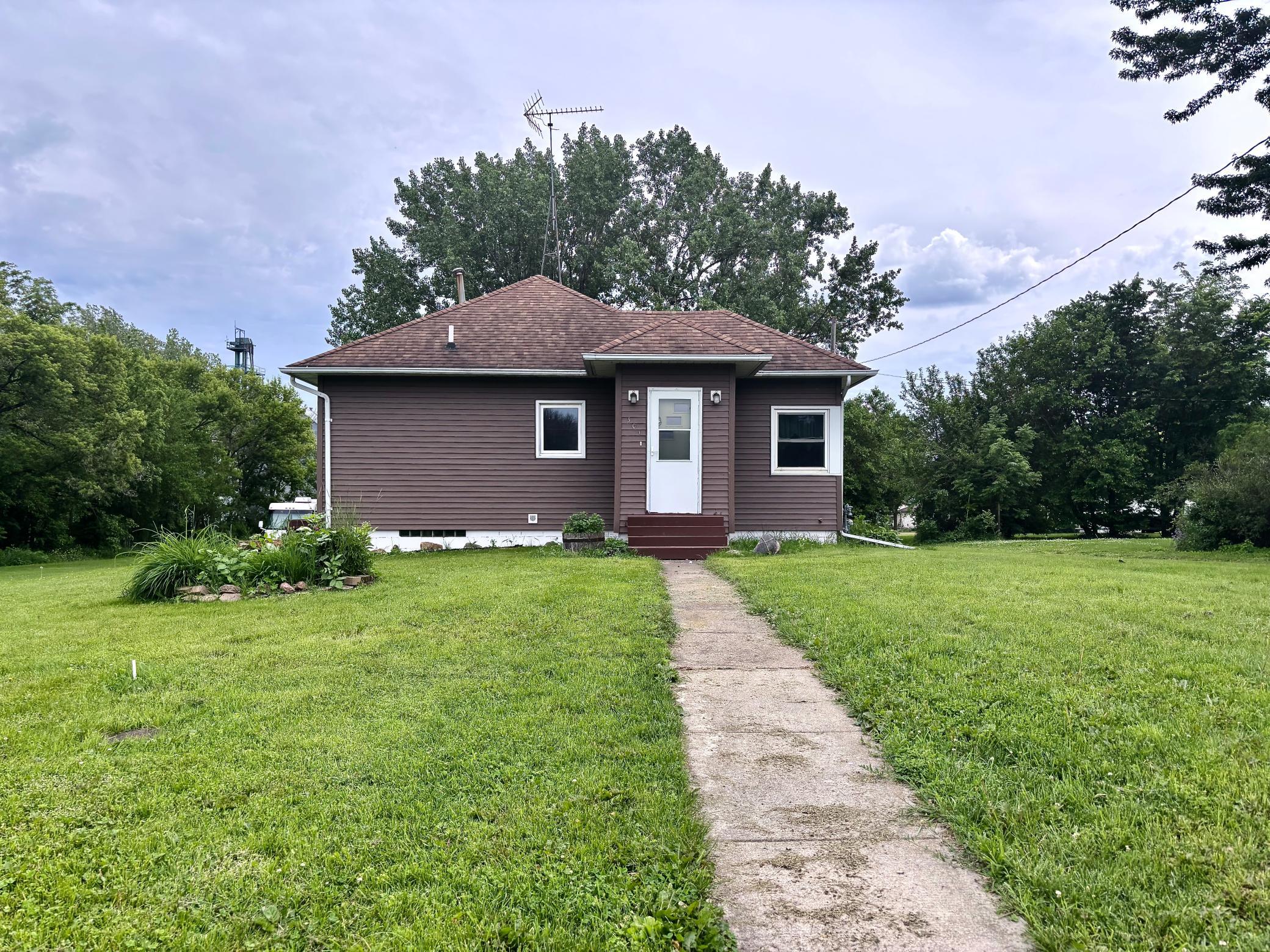 1st image of 301 W 3rd St, Sherburn, MN 56171 | MLS# 7084820