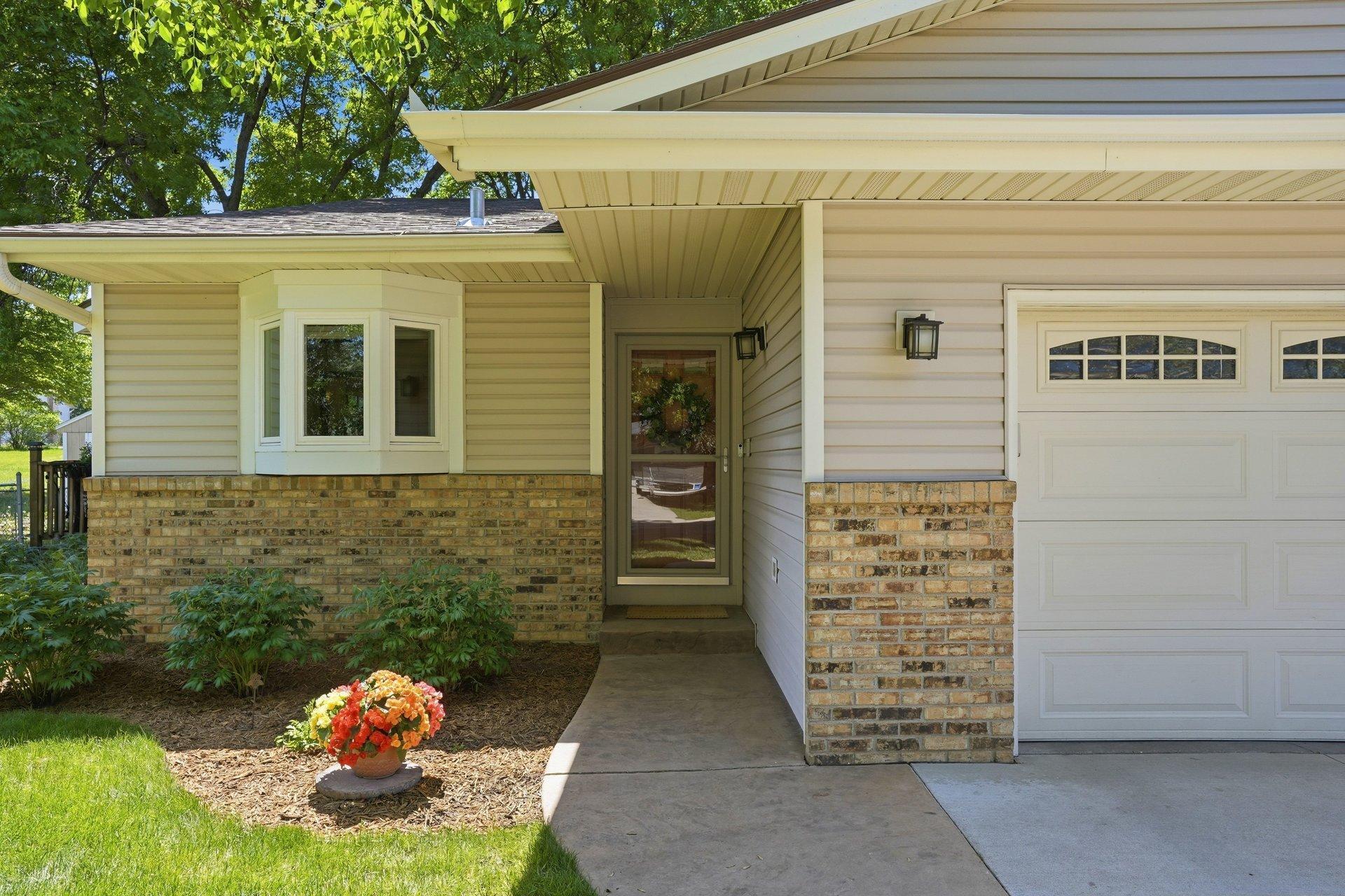 3rd image of 876 Curry Trl, Saint Paul, MN 55123 | MLS# 7085005