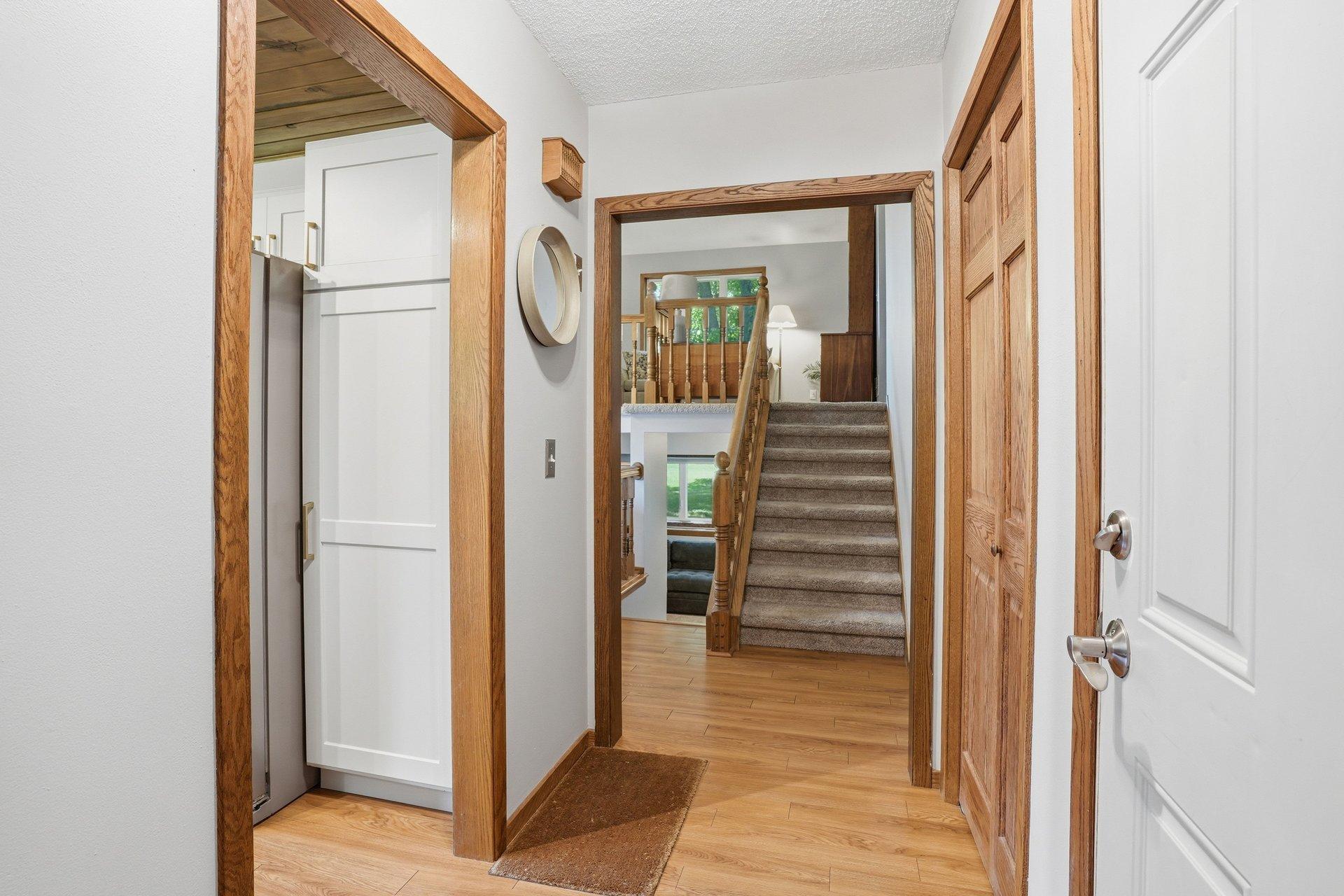 4th image of 876 Curry Trl, Saint Paul, MN 55123 | MLS# 7085005