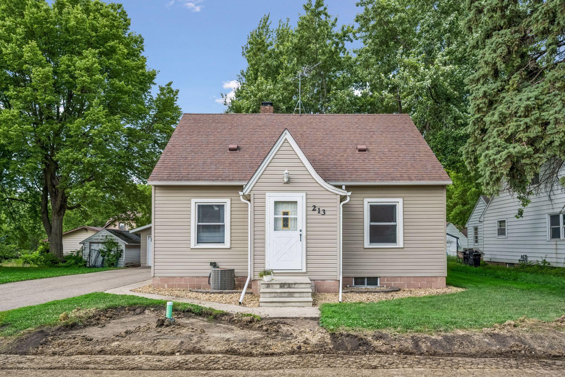Homes for sale in Silver Lake, MN | 213 Queen Ave Nw, Silver Lake, MN 55381 | MLS# 7085394