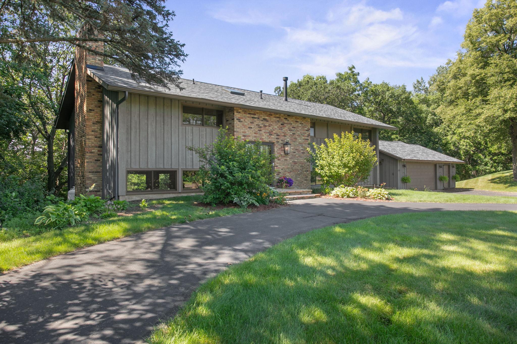 1st image of 565 Lakota Ln, Chaska, MN 55318 | MLS# 7085707