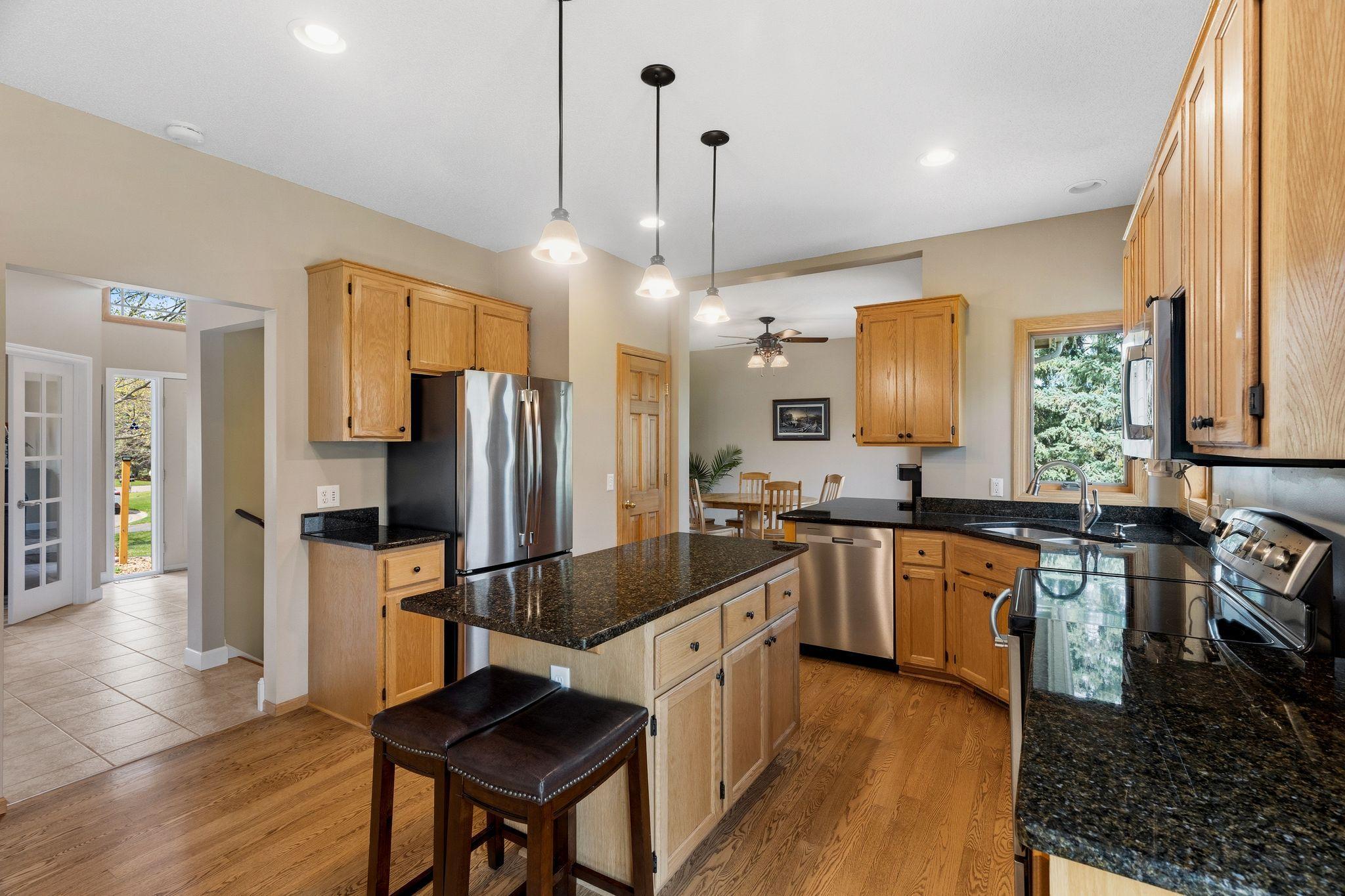 4th image of 10053 Raleigh Ct, Saint Paul, MN 55129 | MLS# 7085723