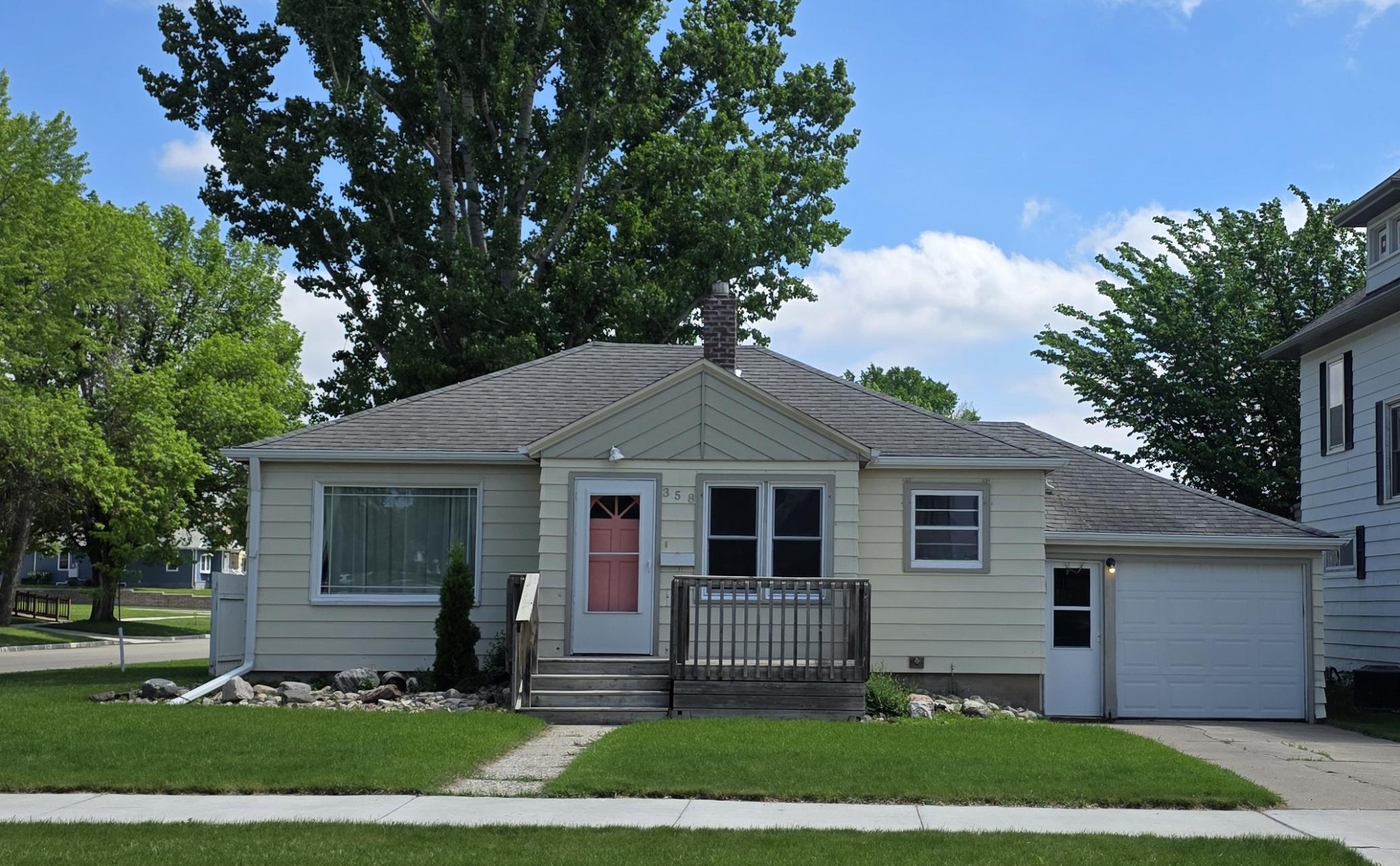 Homes for sale in Valley City, ND | 358 7th Ave Nw, Valley City, ND 58072 | MLS# 7085869