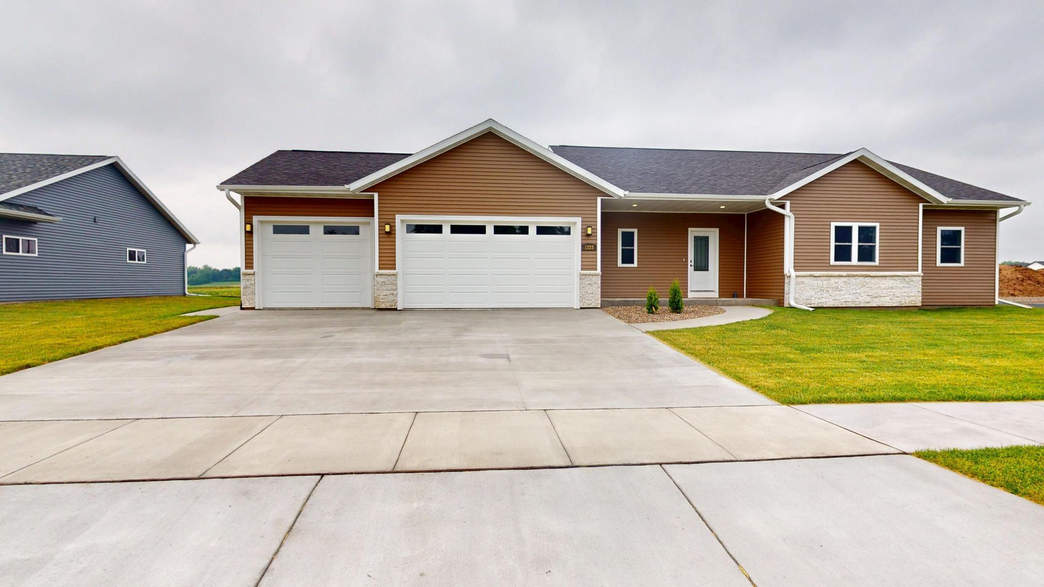 Homes for sale in Holmen, WI | 1222 Leo Dr, Holmen, WI 54636 | MLS# 7086354