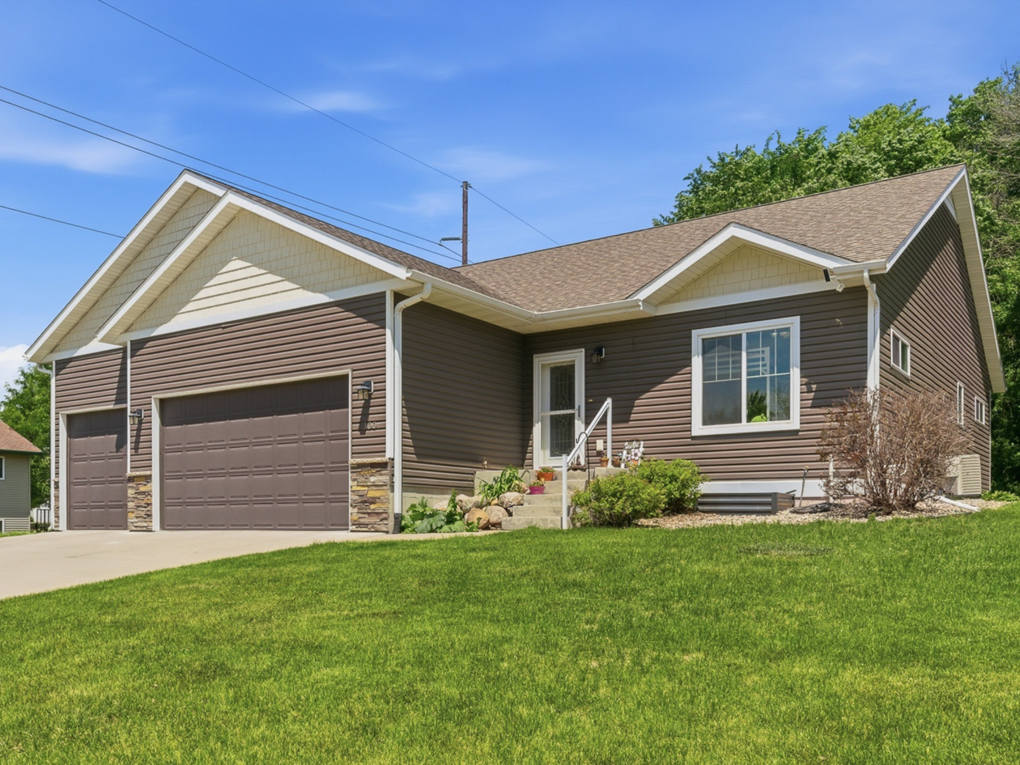 1st image of 300 Tanager Rd, Mankato, MN 56001 | MLS# 7086654