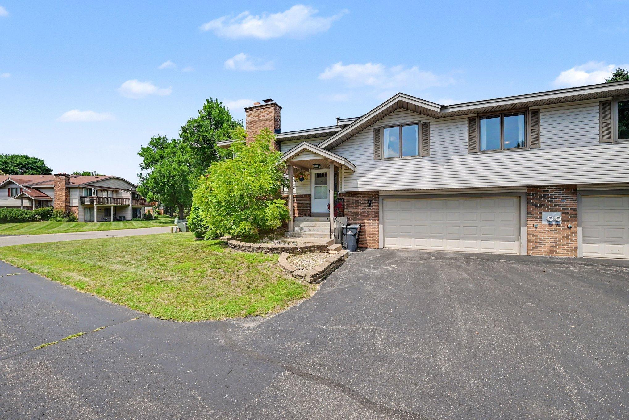 Homes for sale in Shoreview, MN | 5654 Chatsworth St N, Shoreview, MN 55126 | MLS# 7087239