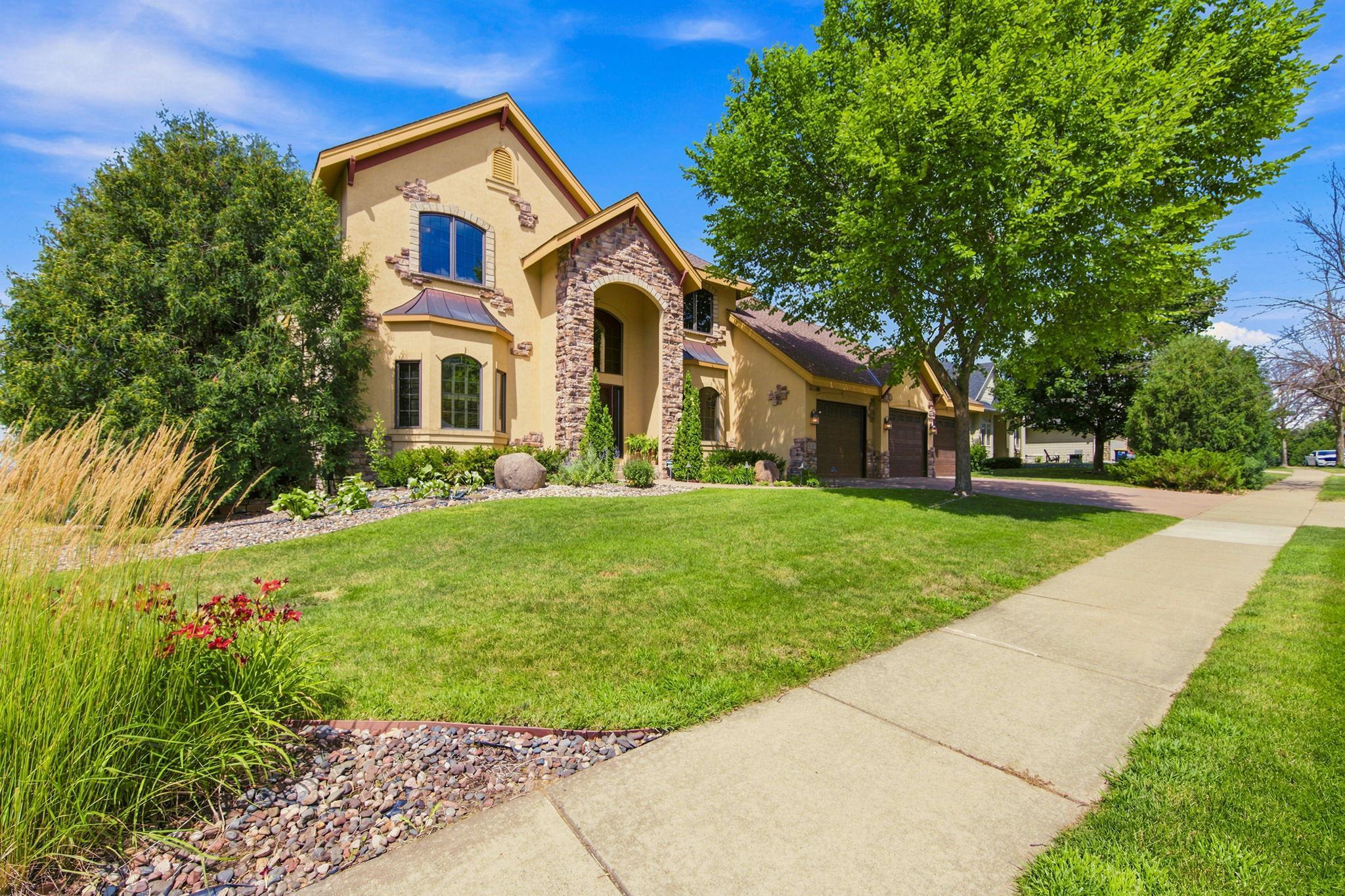 2nd image of 1008 Newhall Dr, Faribault, MN 55021 | MLS# 7087503