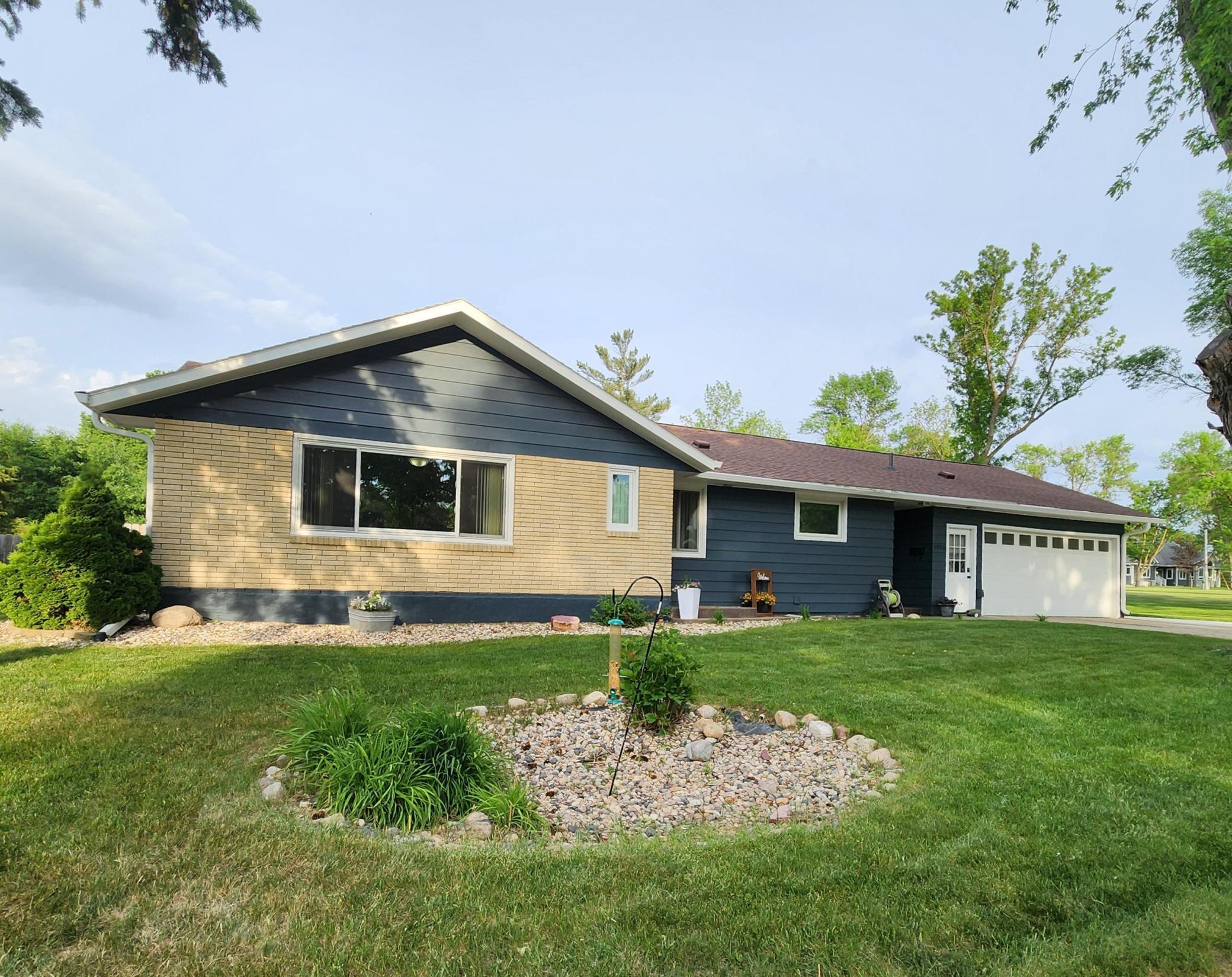 Homes for sale in Pipestone, MN | 1105 5th Ave Sw, Pipestone, MN 56164 | MLS# 7087543