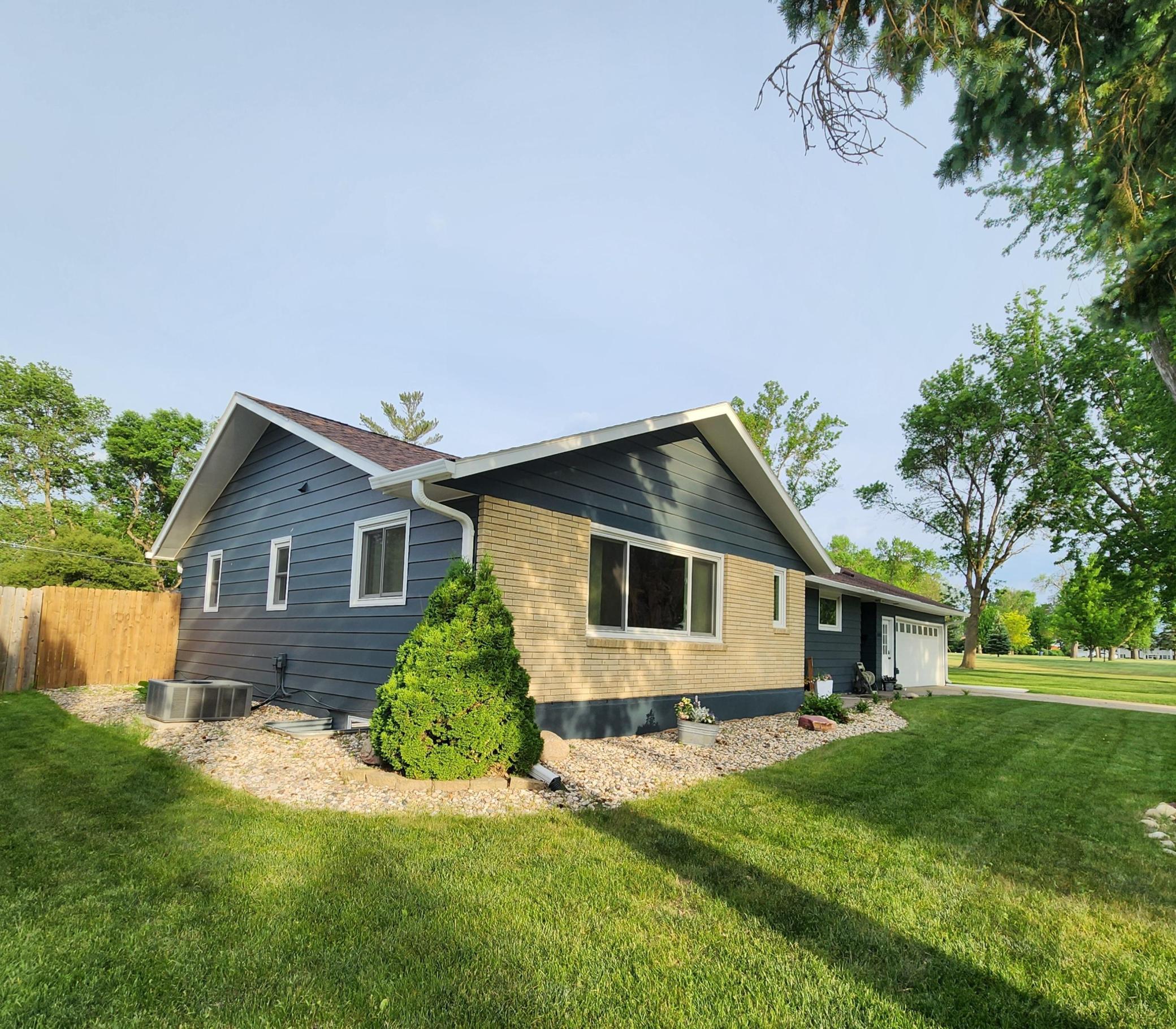 Homes for sale in Pipestone, MN | 1105 5th Ave Sw, Pipestone, MN 56164 | MLS# 7087543