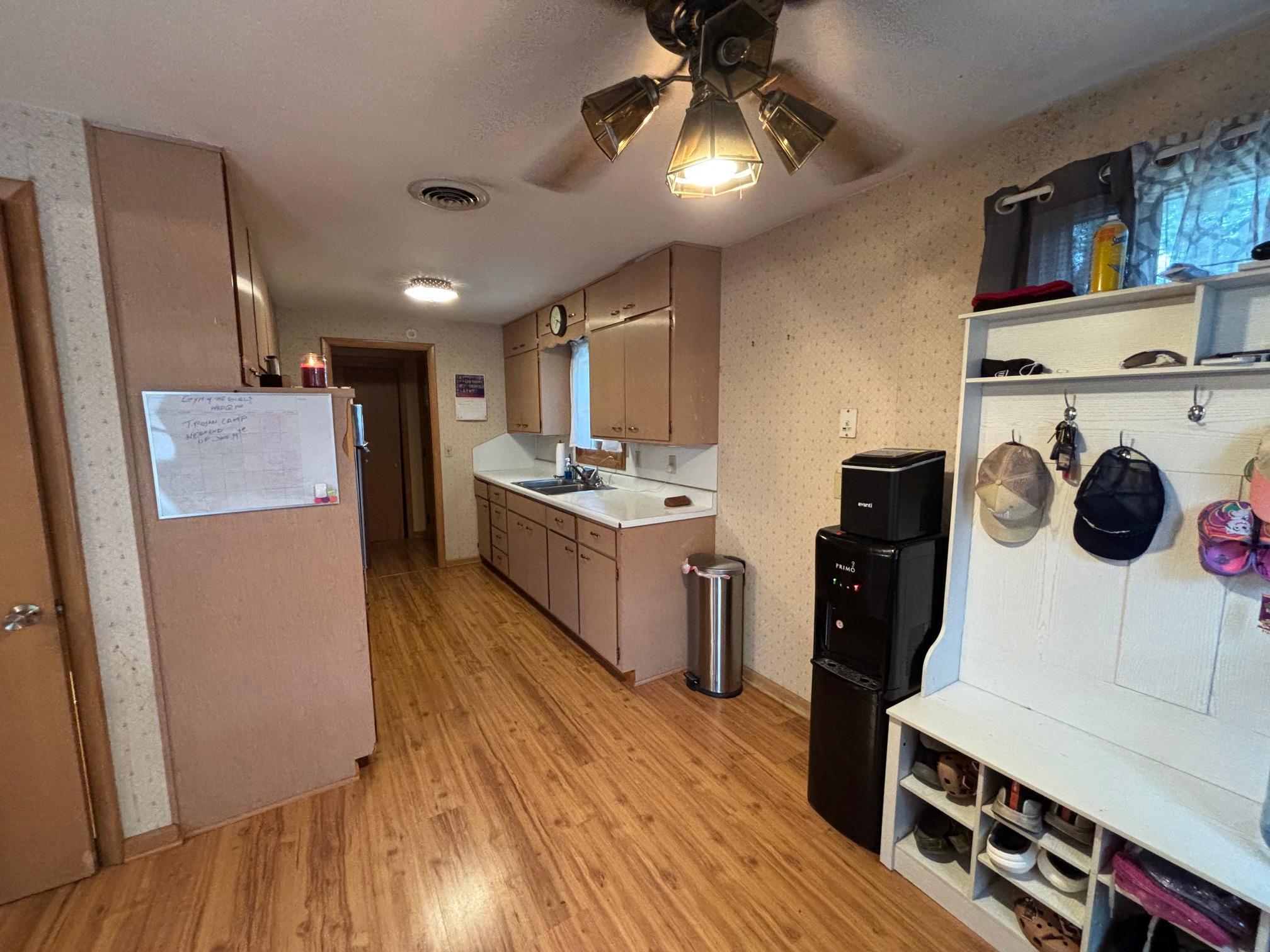2nd image of 1103 Wilbur St, Worthington, MN 56187 | MLS# 7087785