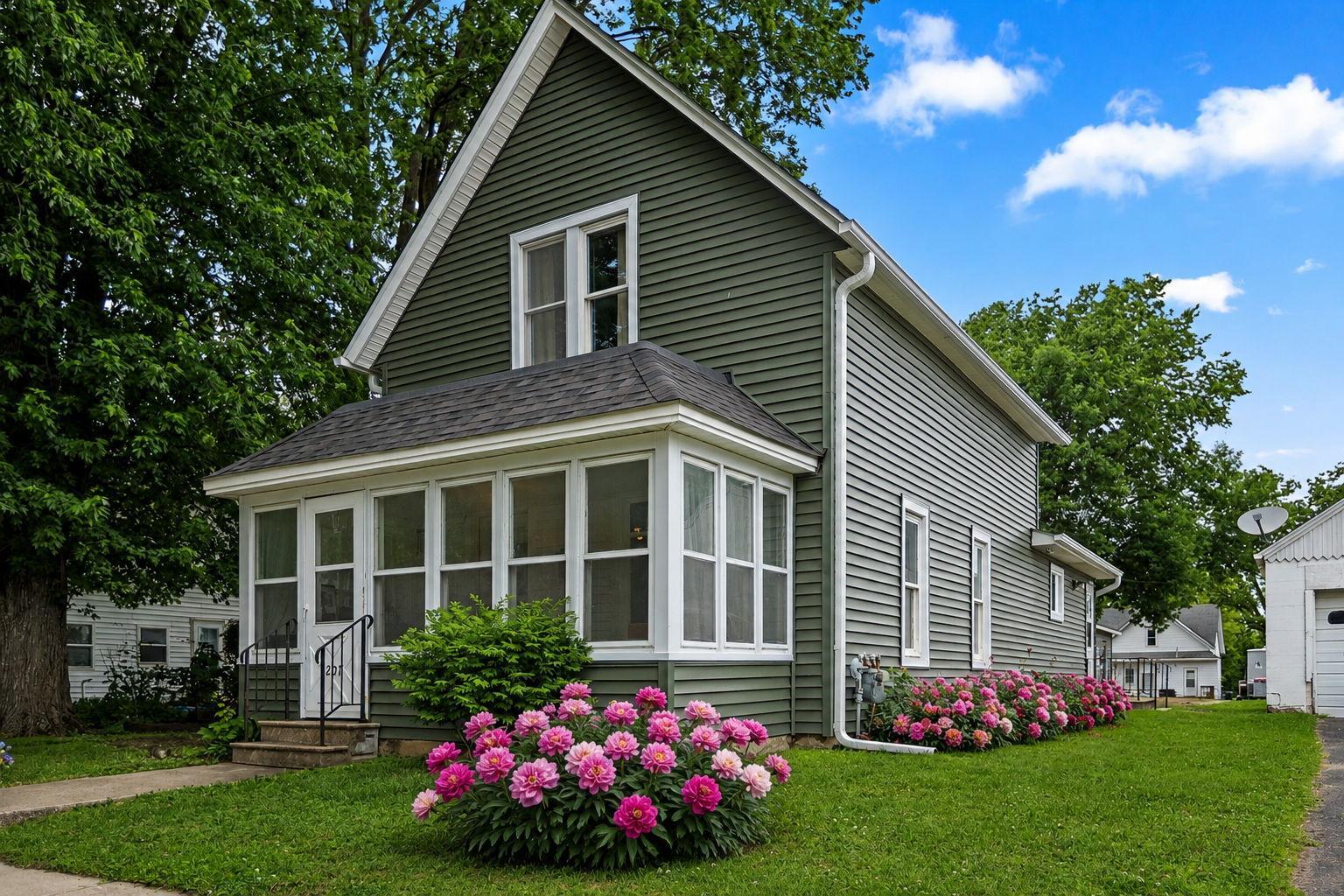 Homes for sale in Morristown, MN | 207 W Franklin St, Morristown, MN 55052 | MLS# 7087875