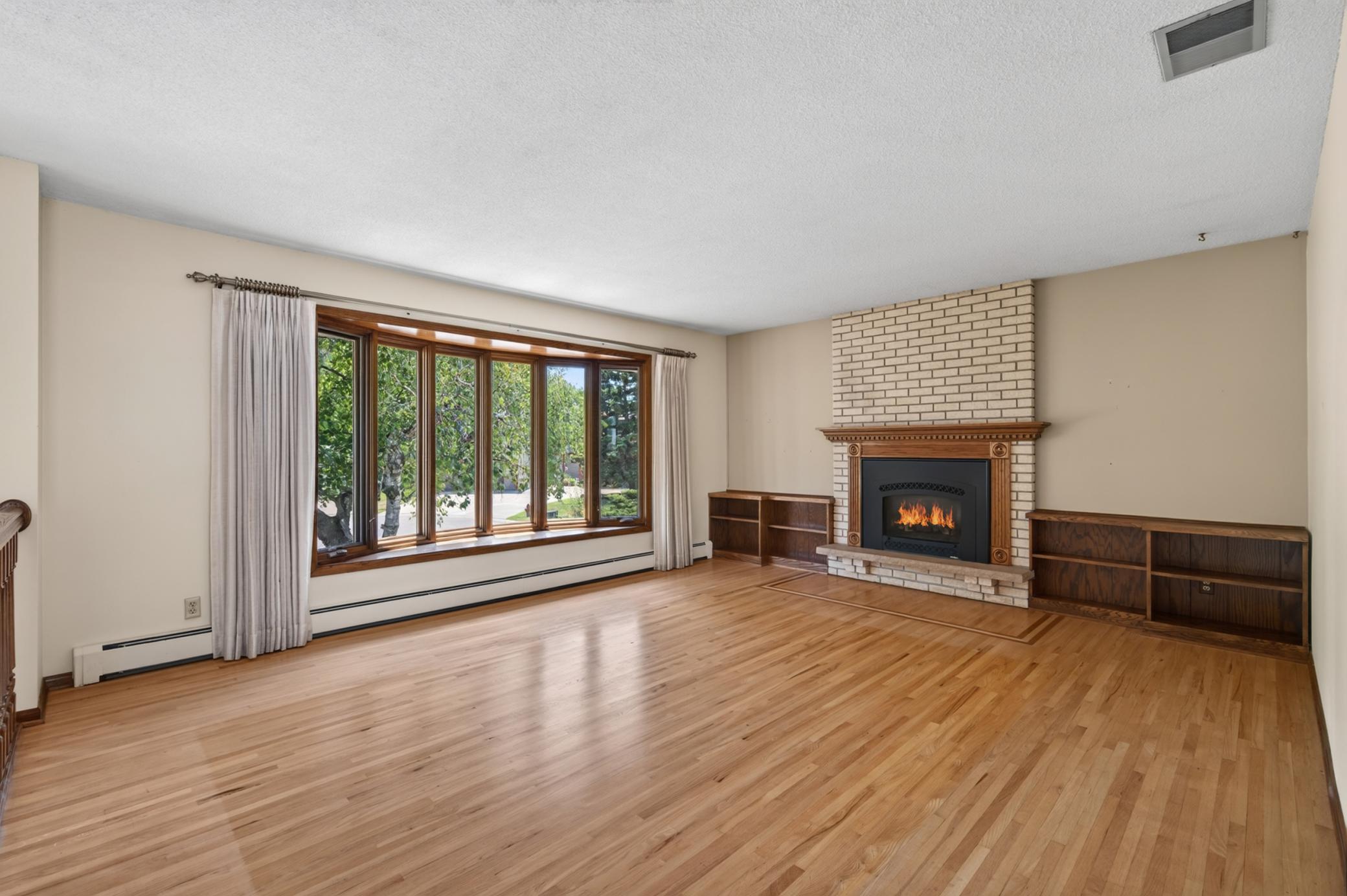 5th image of 2352 Sioux Ct, Saint Paul, MN 55112 | MLS# 7088040